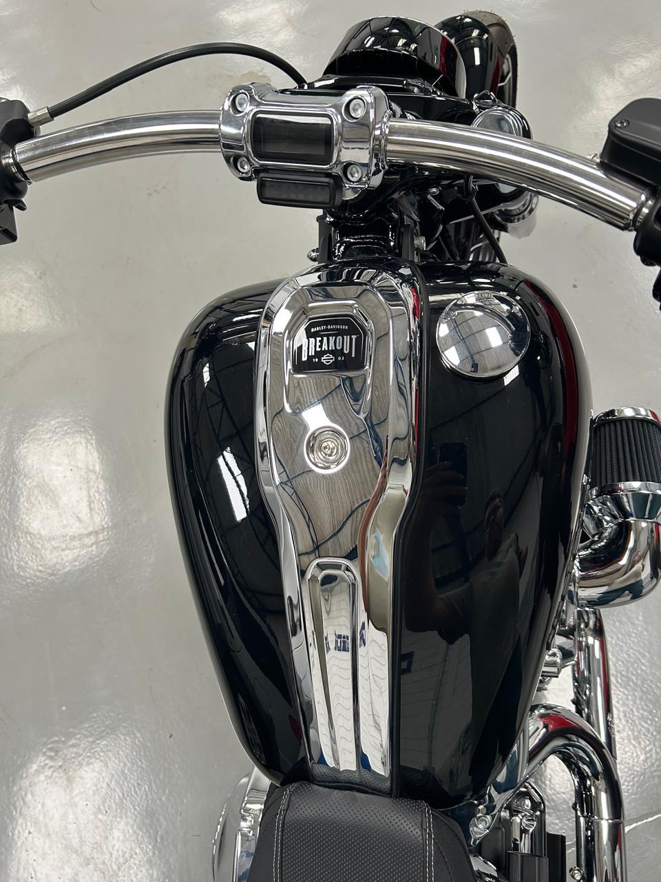 SOFTAIL BREAKOUT