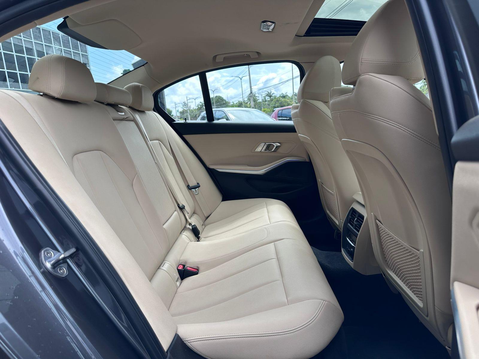 BMW 320i