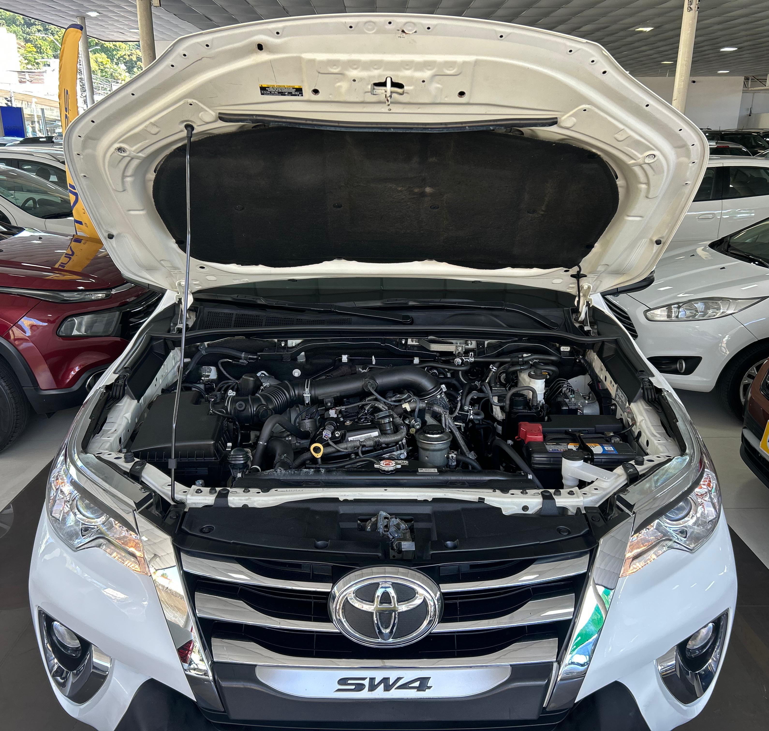 TOYOTA HILUX SW4
