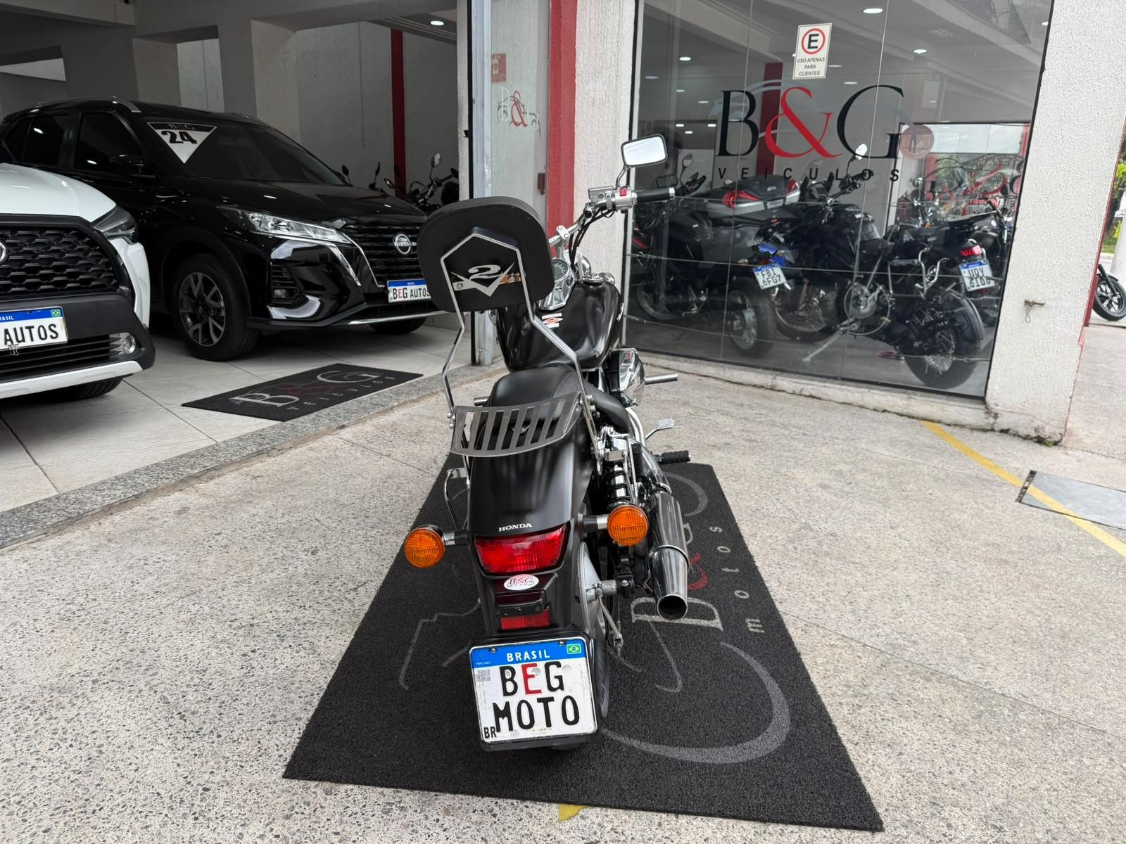 SHADOW 750