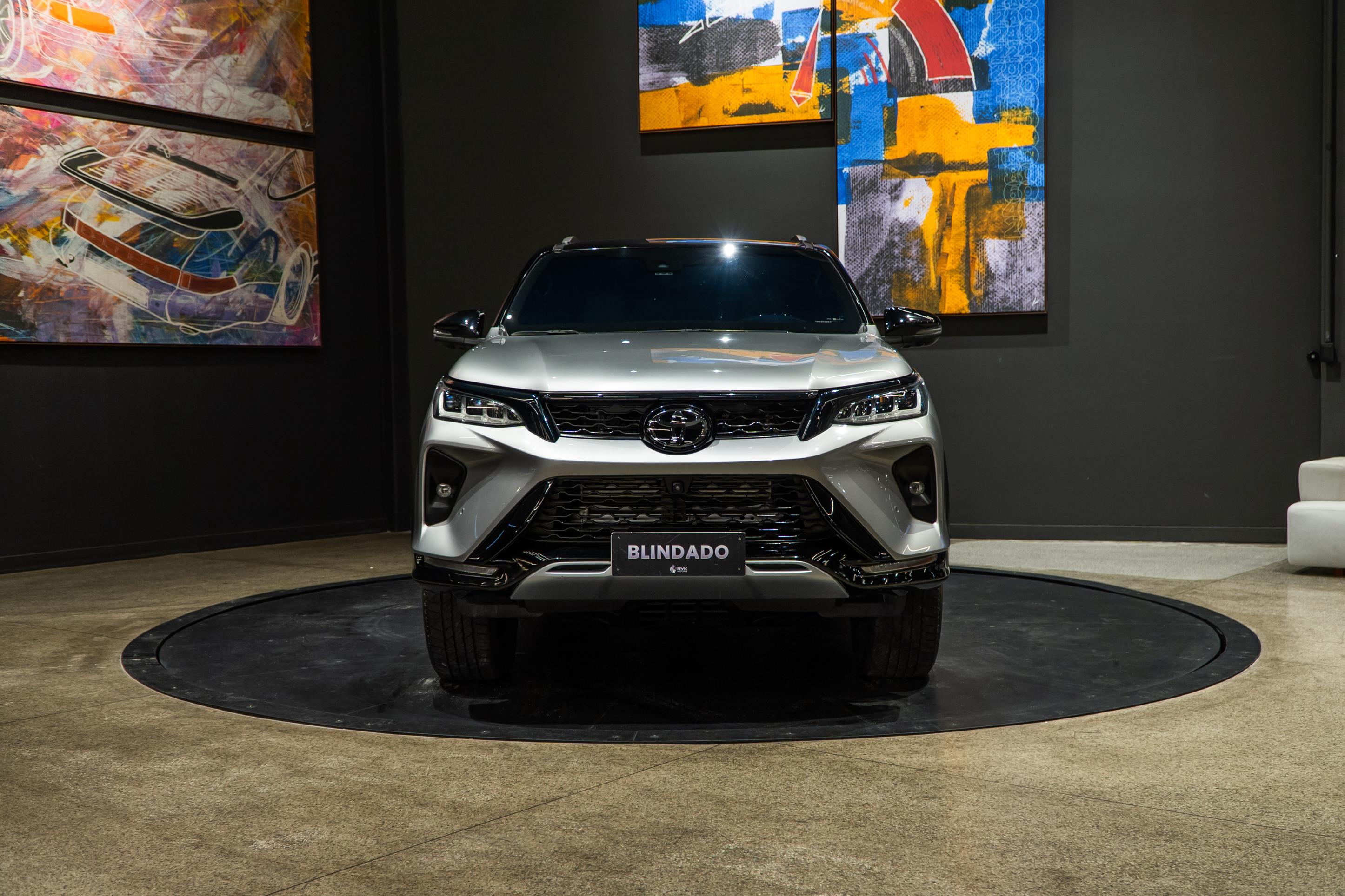 TOYOTA HILUX SW4