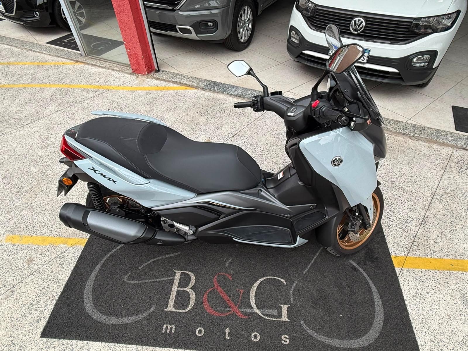 XMAX 300 CONNECTED ABS