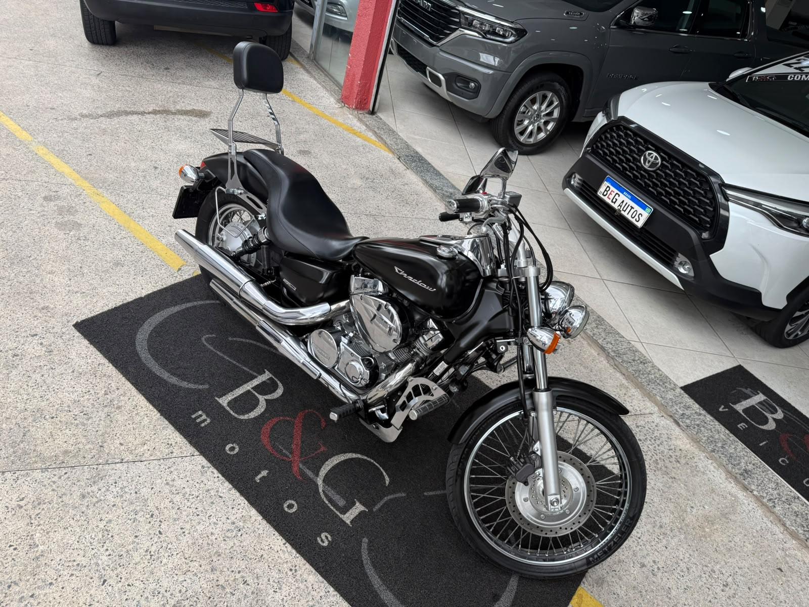 SHADOW 750