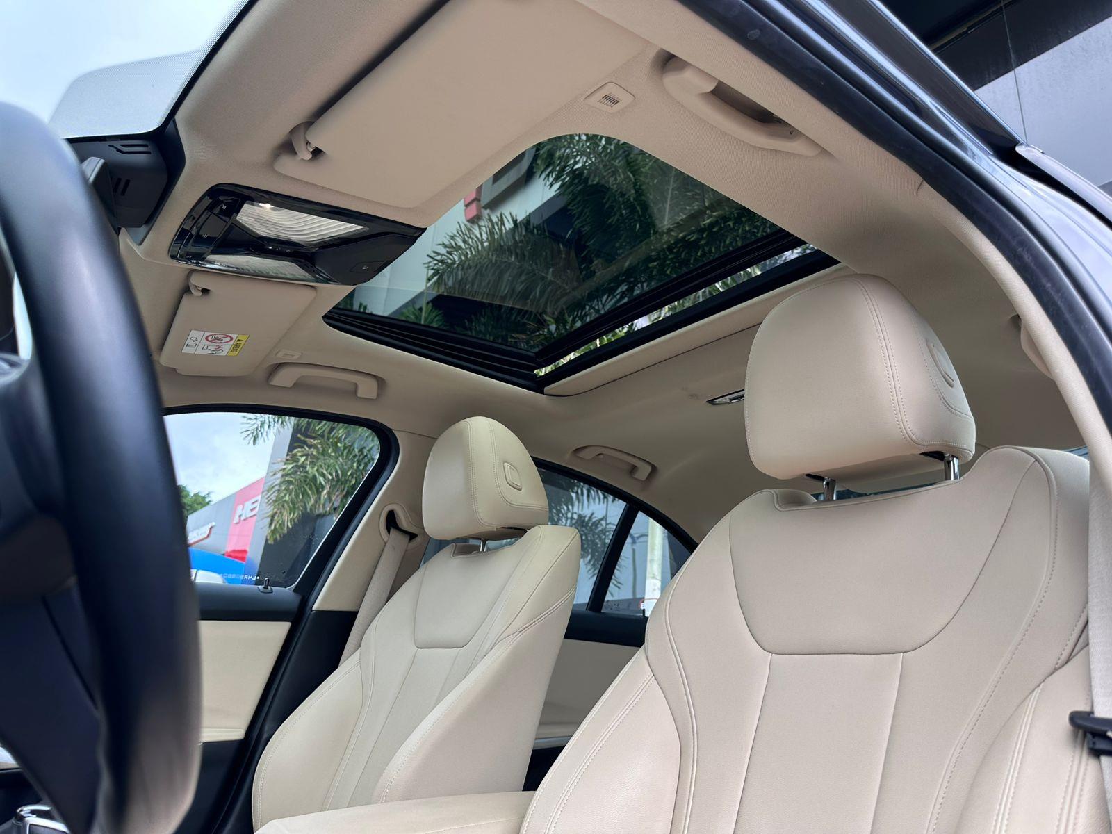BMW 320i