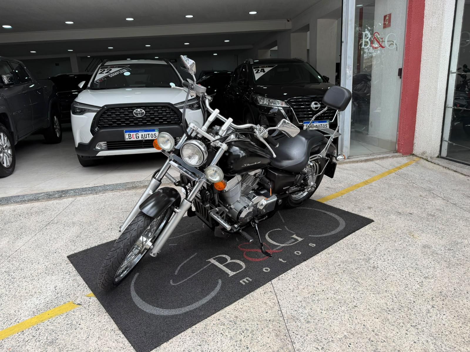 SHADOW 750