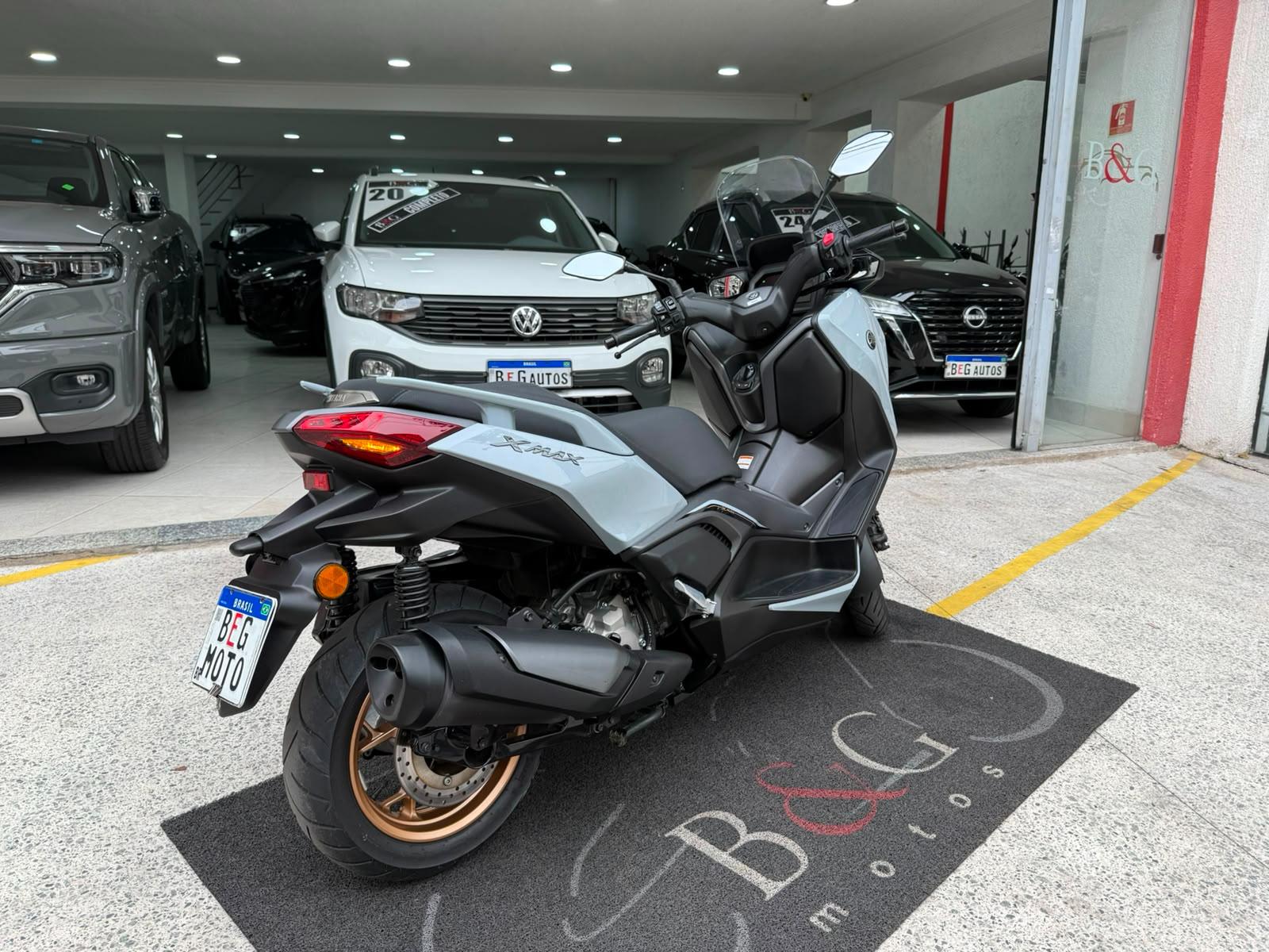 XMAX 300 CONNECTED ABS
