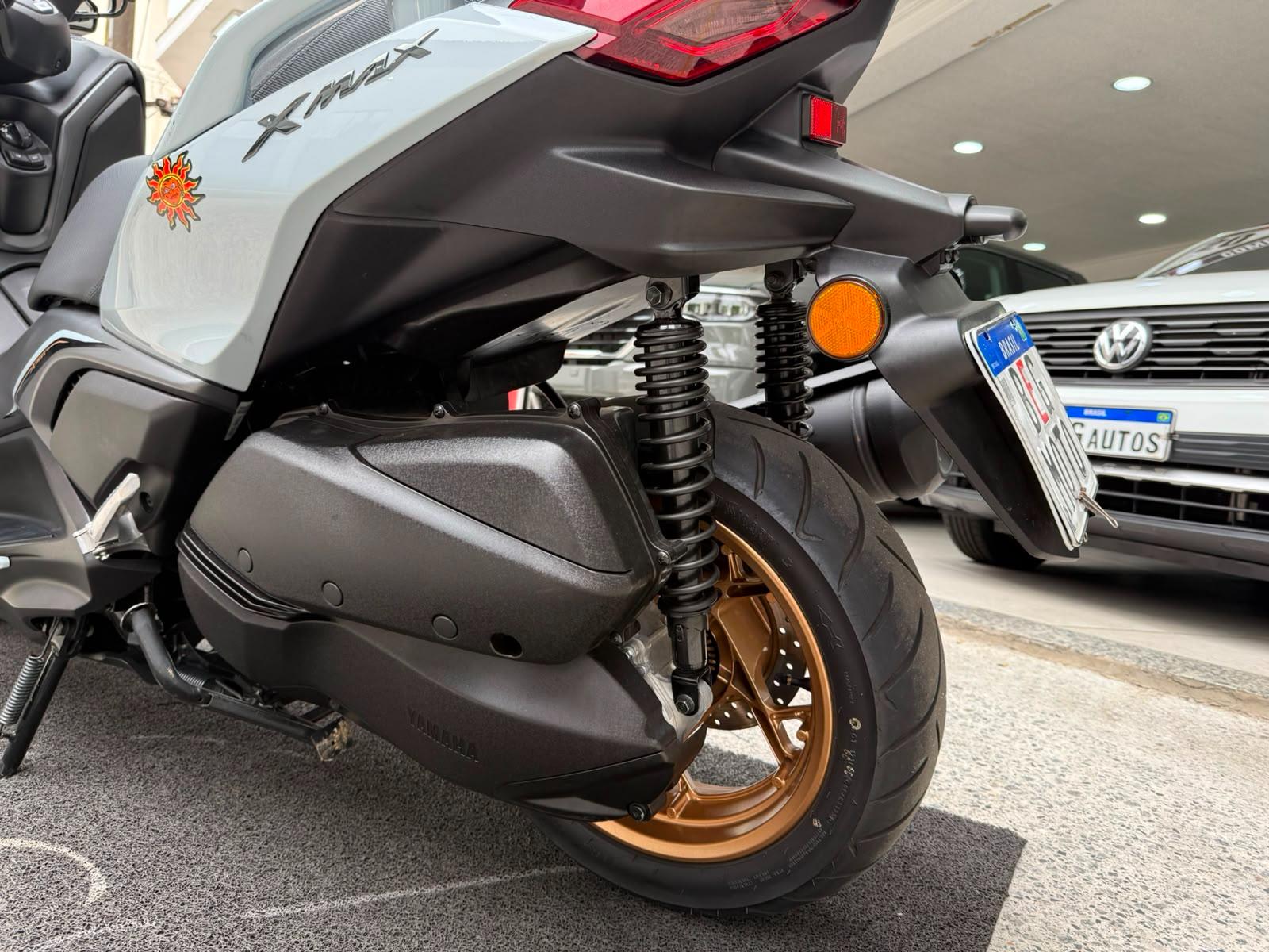 XMAX 300 CONNECTED ABS