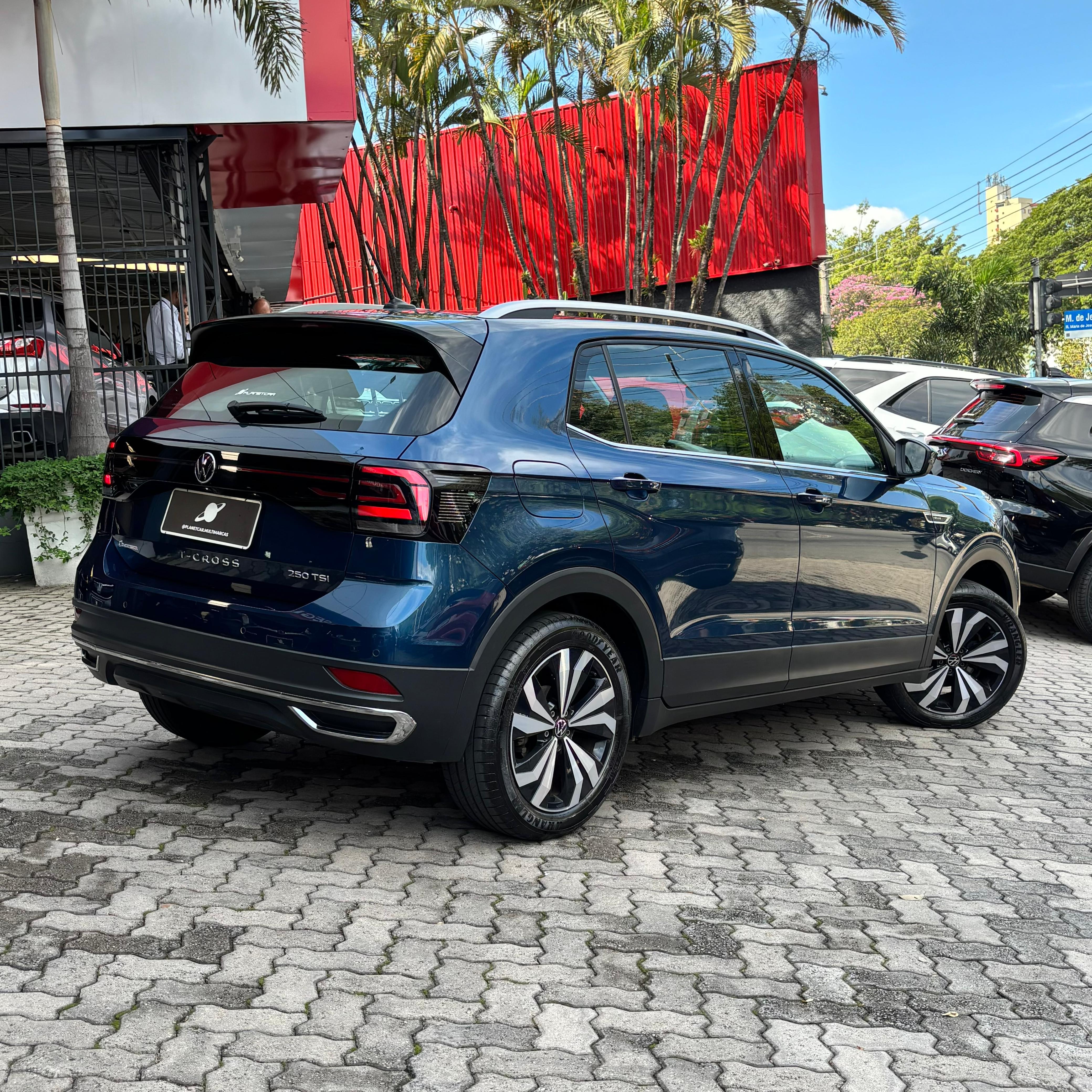T-CROSS