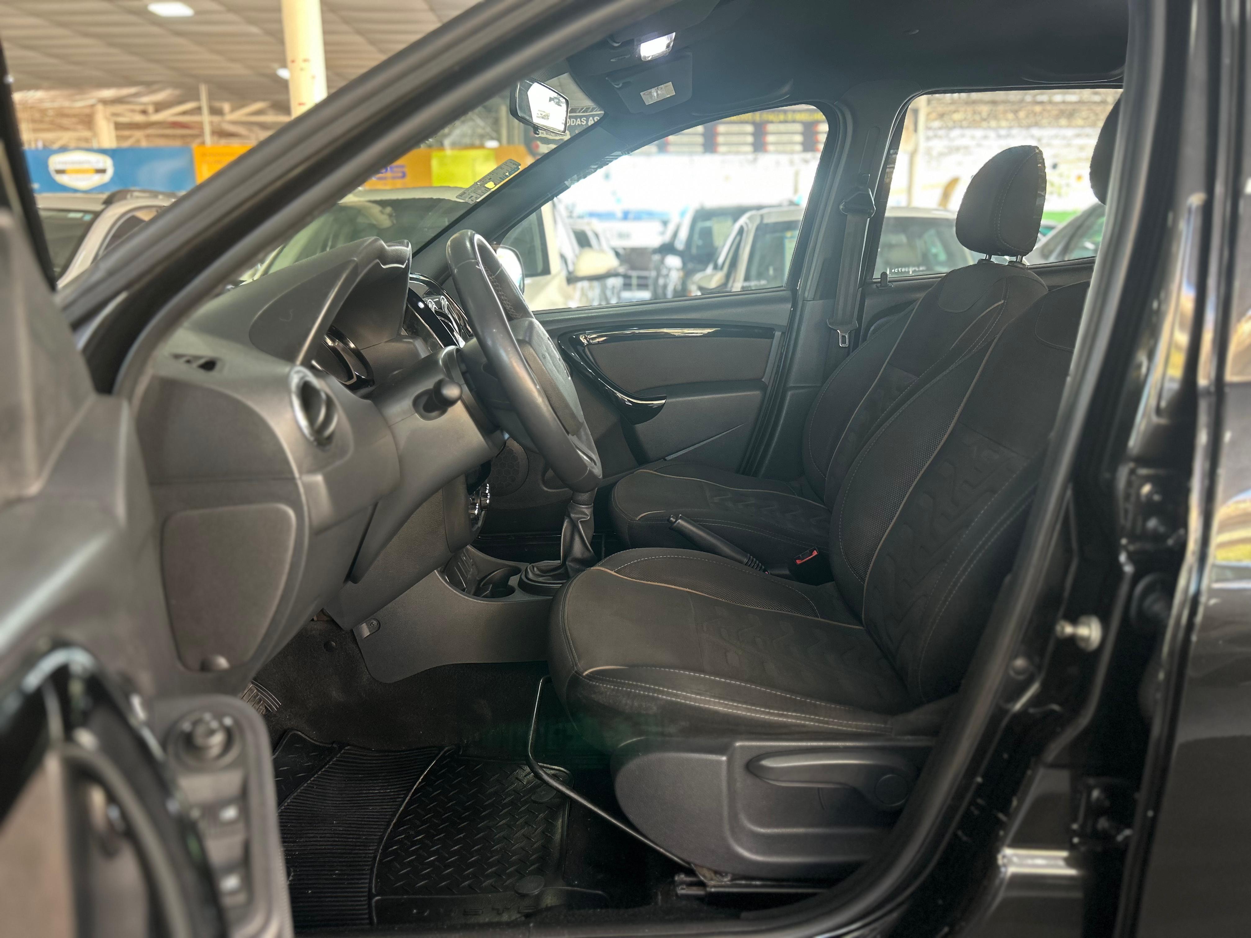 RENAULT DUSTER