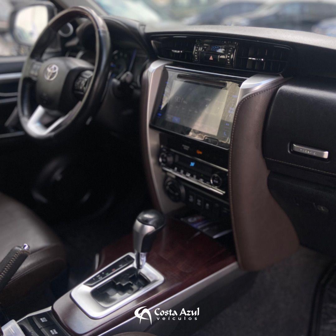 TOYOTA HILUX SW4