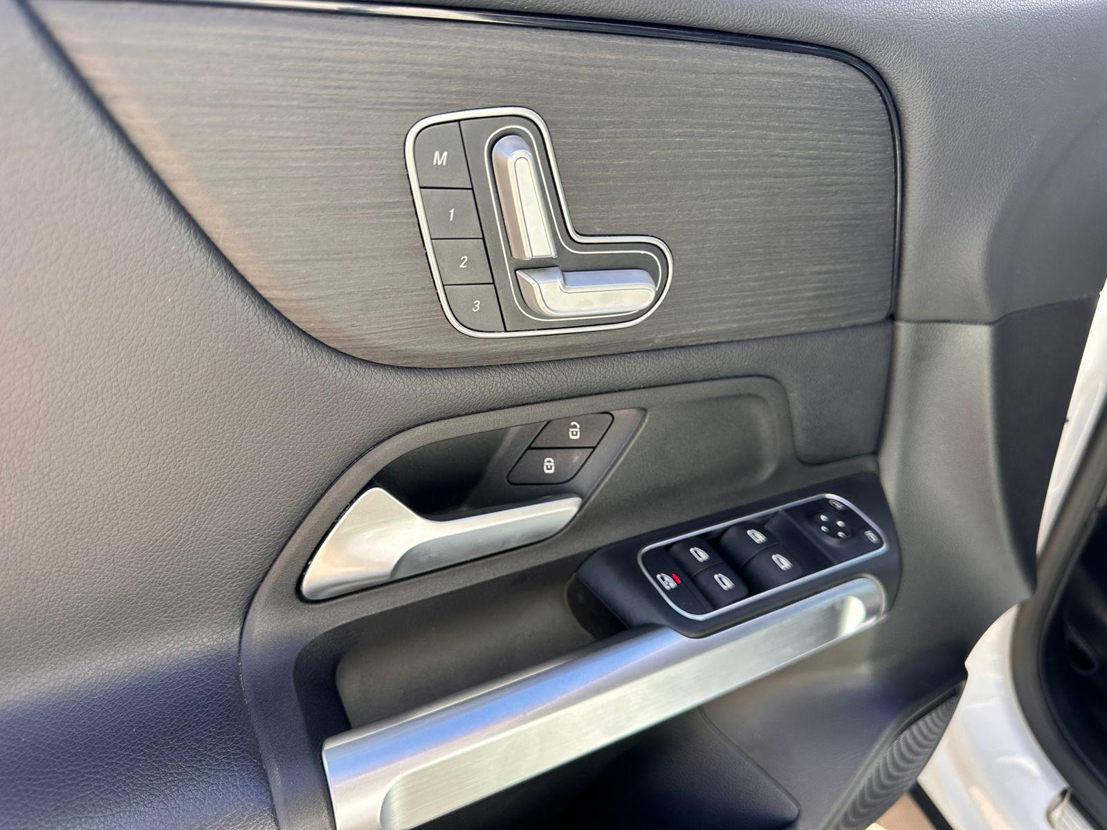 MERCEDES-BENZ GLB 200