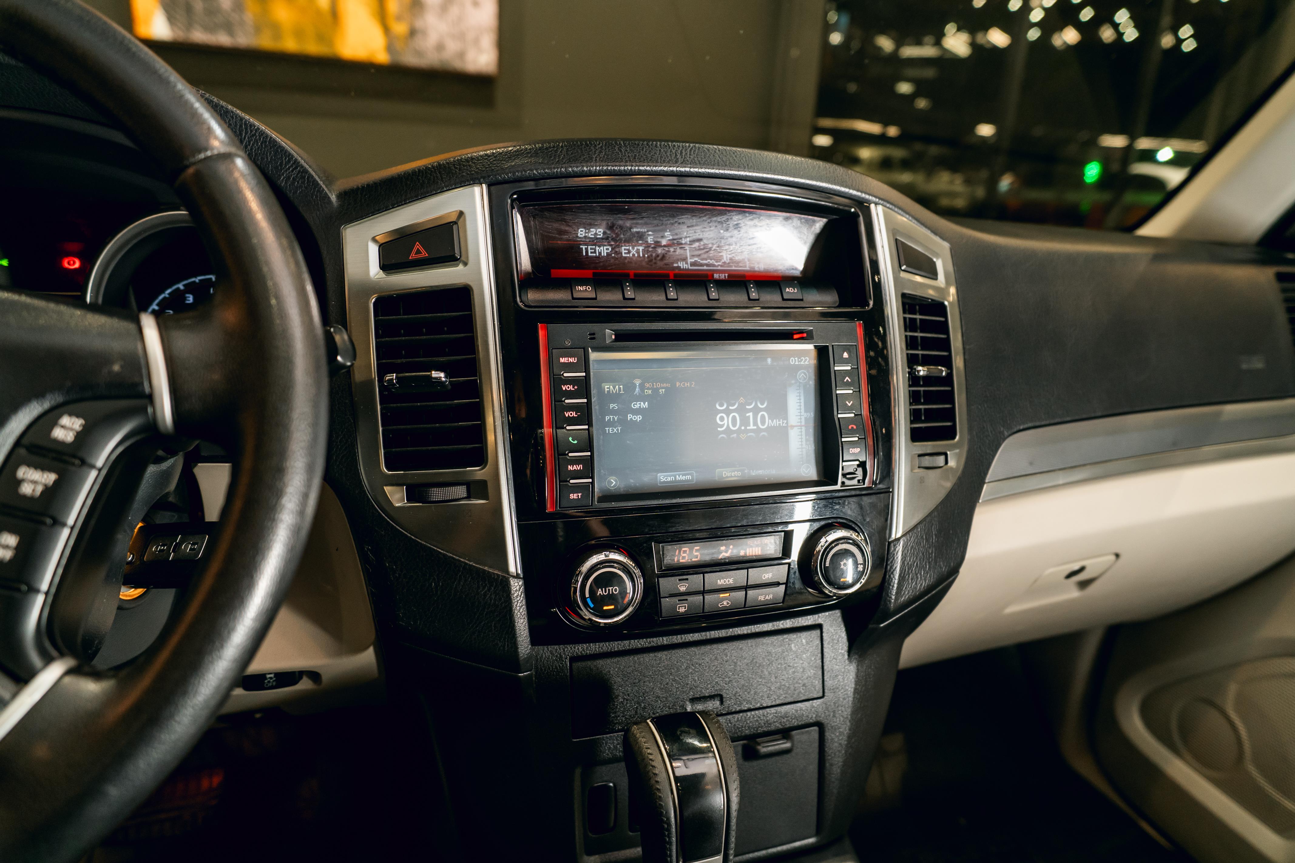 MITSUBISHI PAJERO FULL
