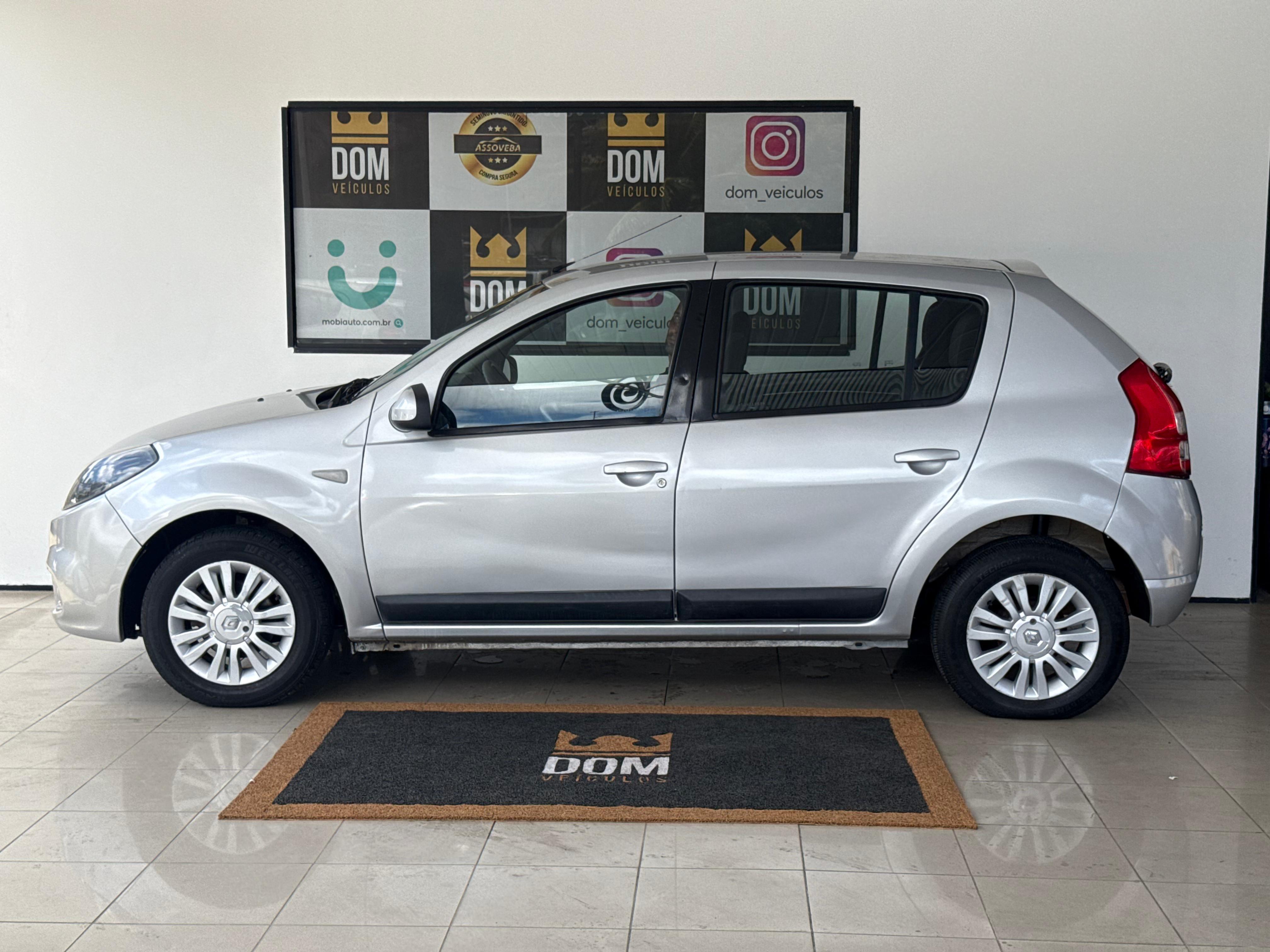 RENAULT SANDERO