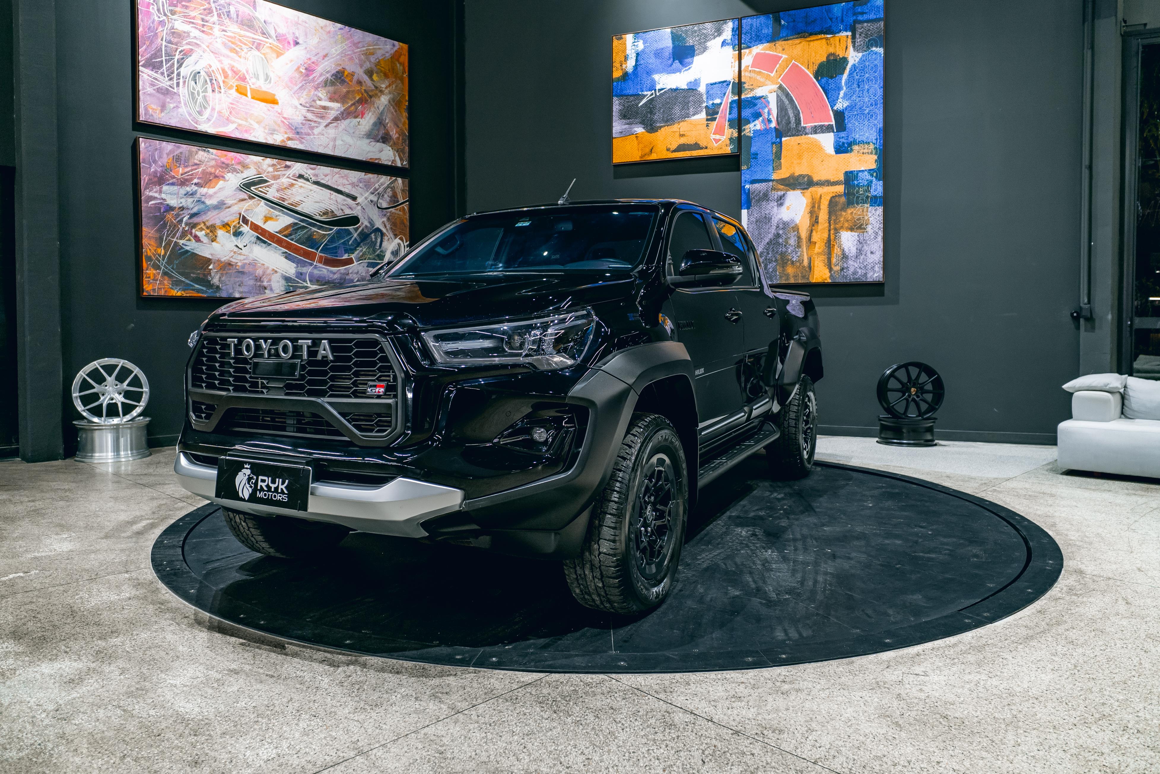 TOYOTA HILUX