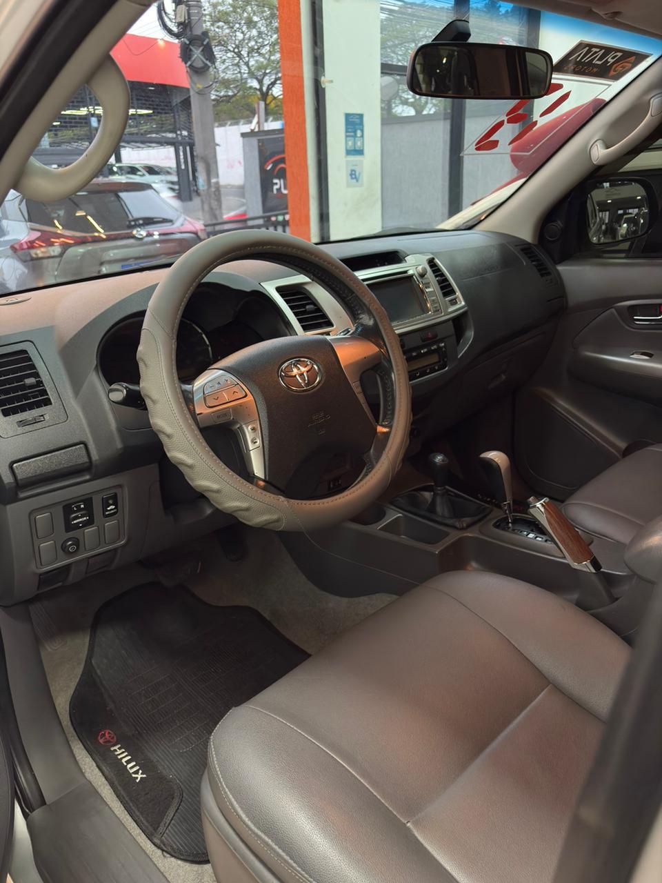 HILUX