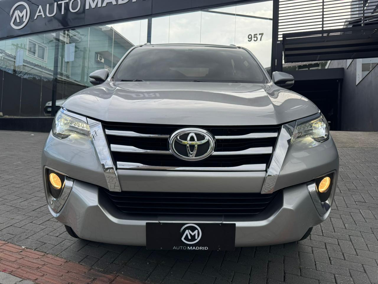 HILUX SW4