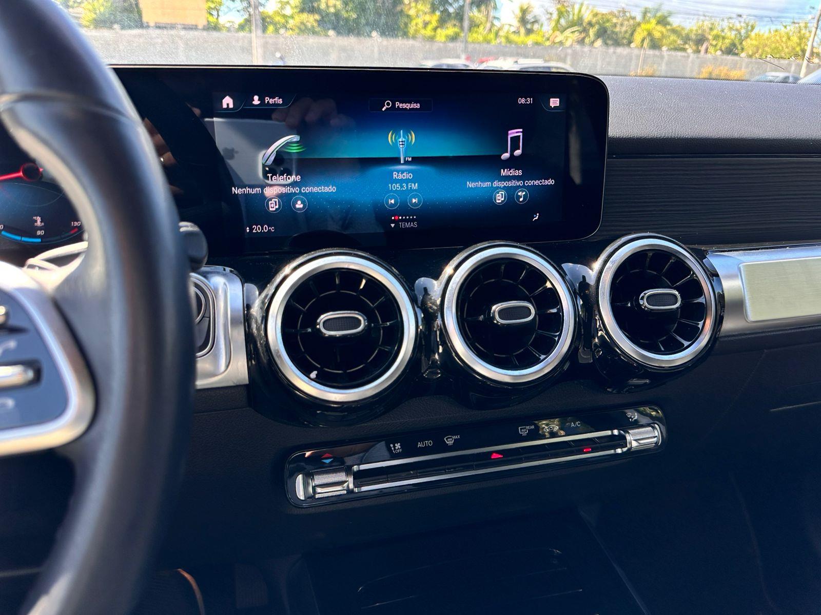 MERCEDES-BENZ GLB 200
