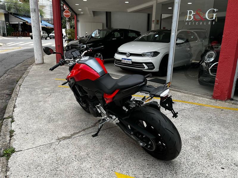 F 900 R SPORT