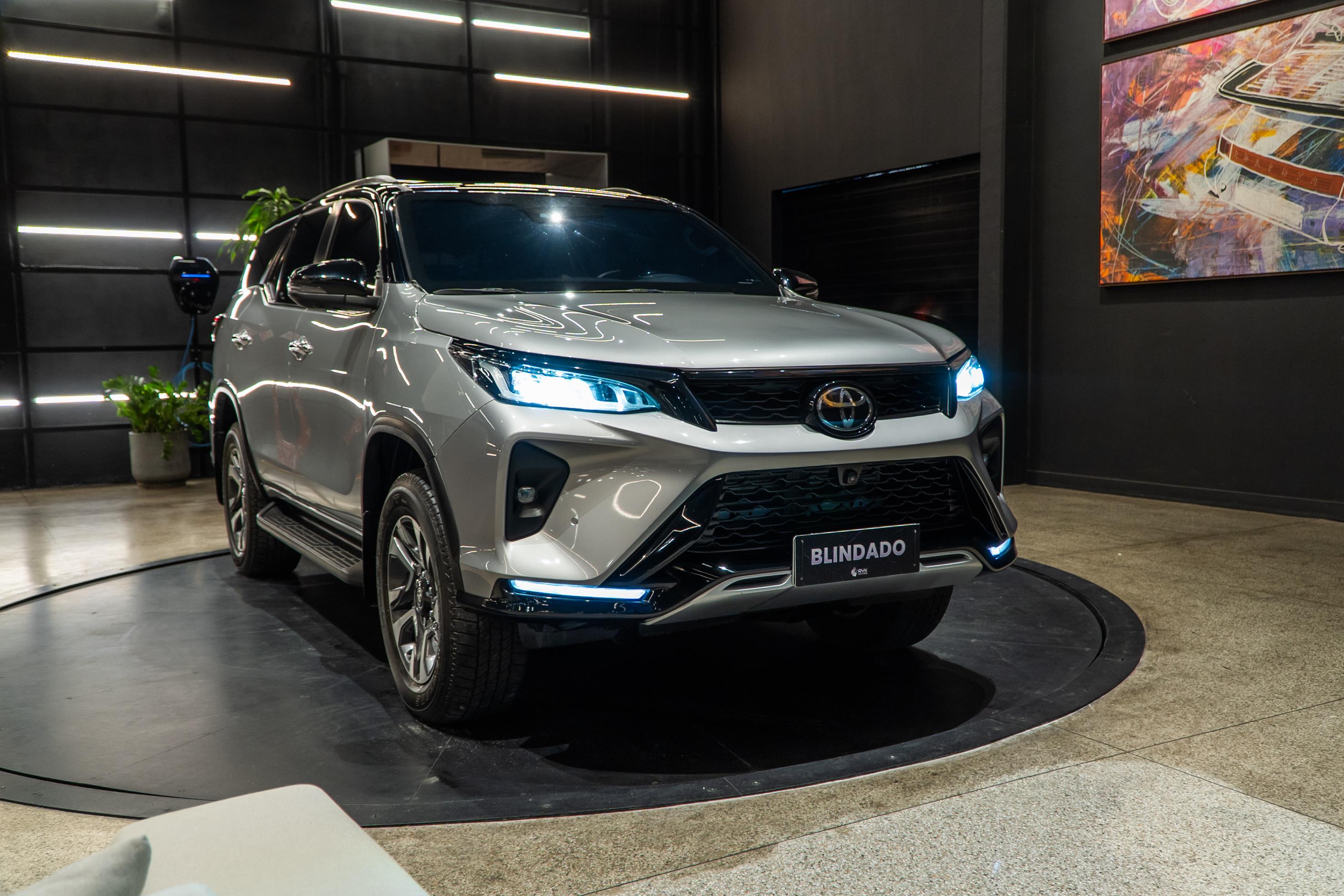 TOYOTA HILUX SW4