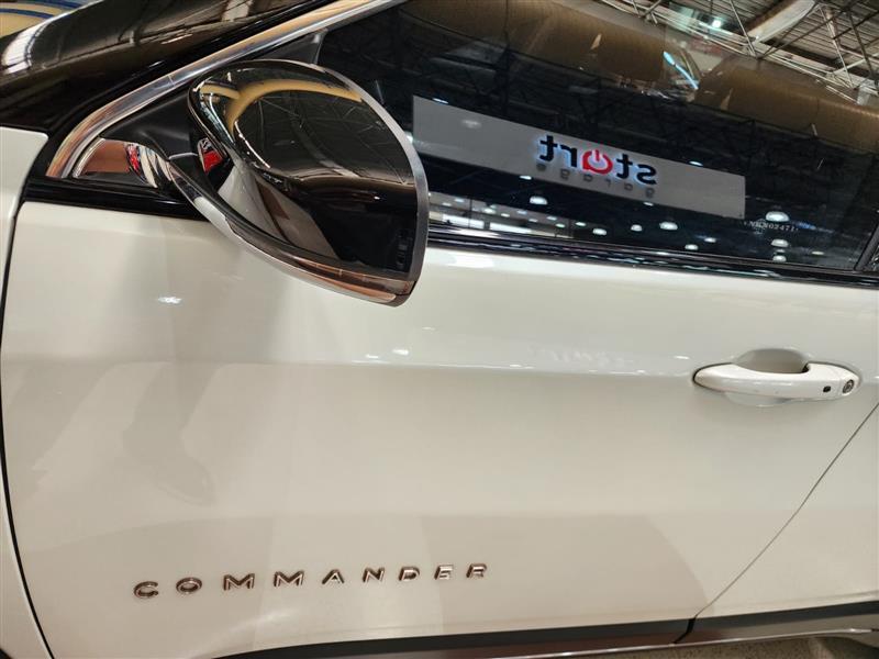 COMMANDER