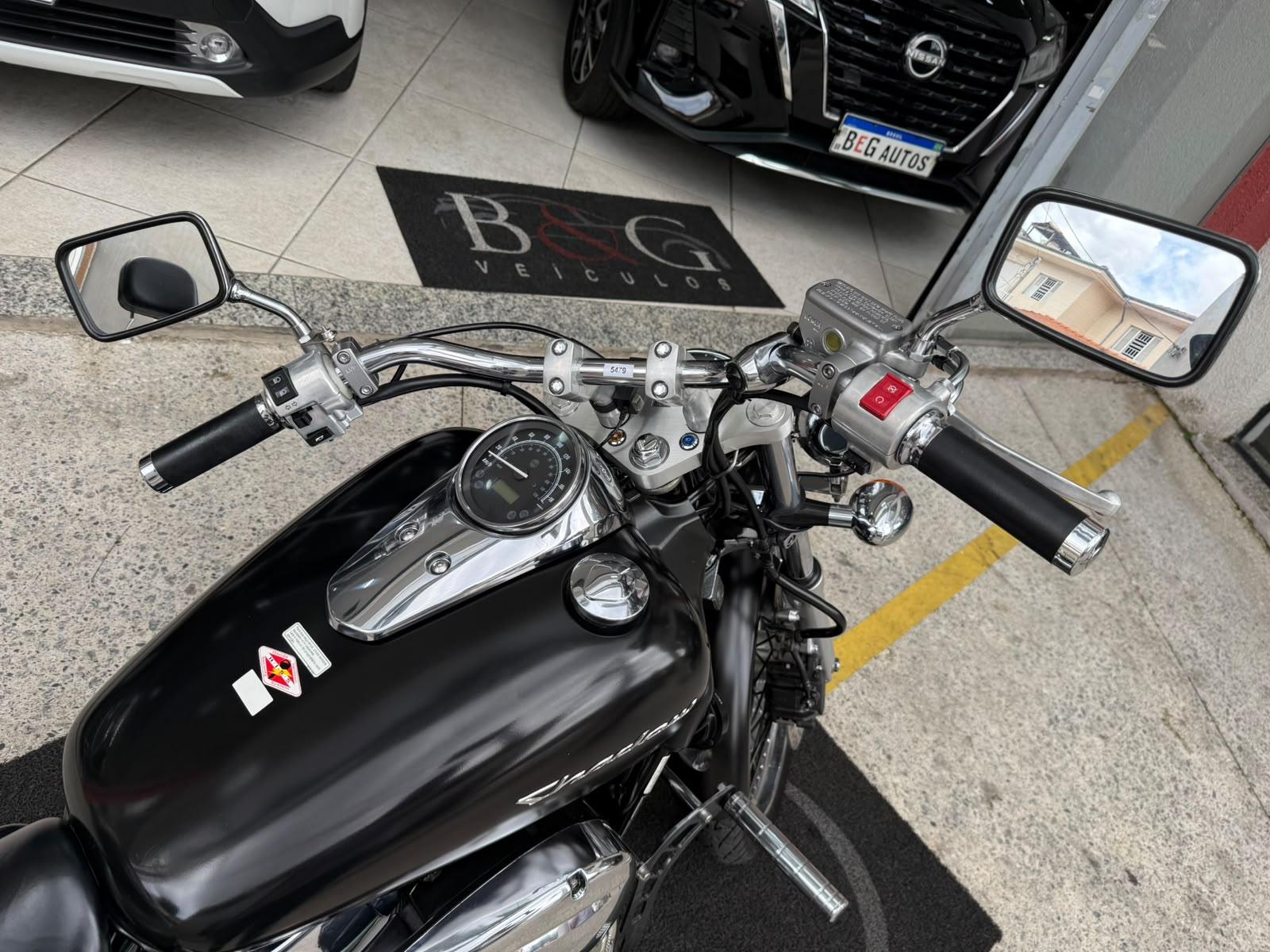 SHADOW 750