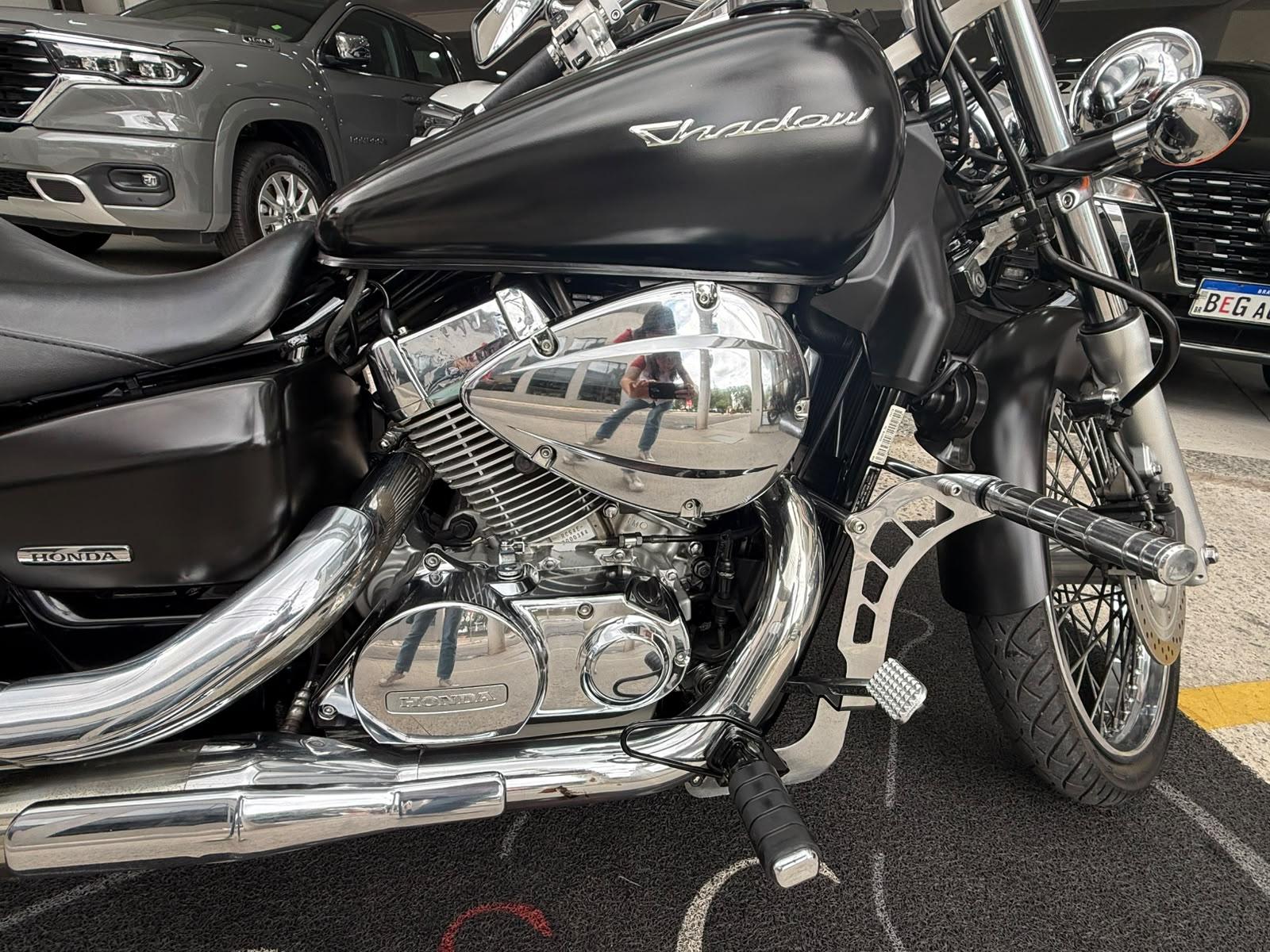 SHADOW 750