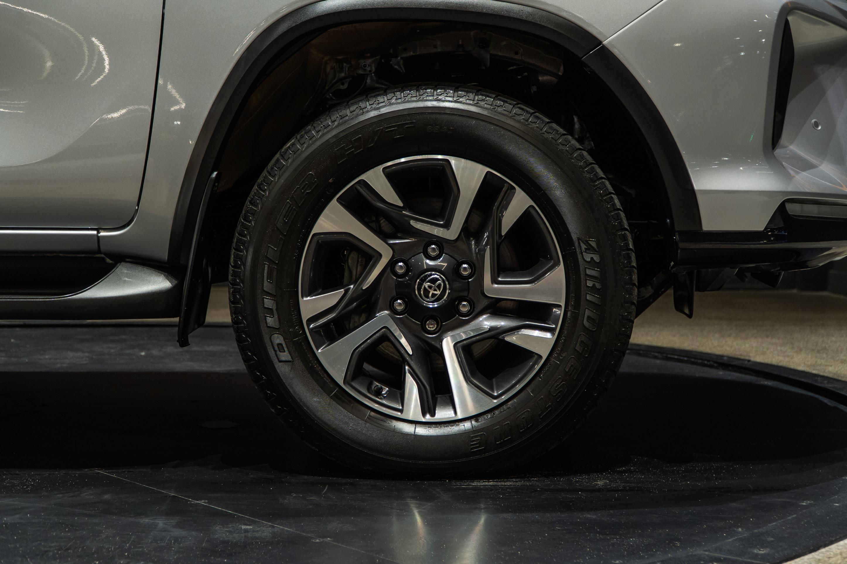 TOYOTA HILUX SW4