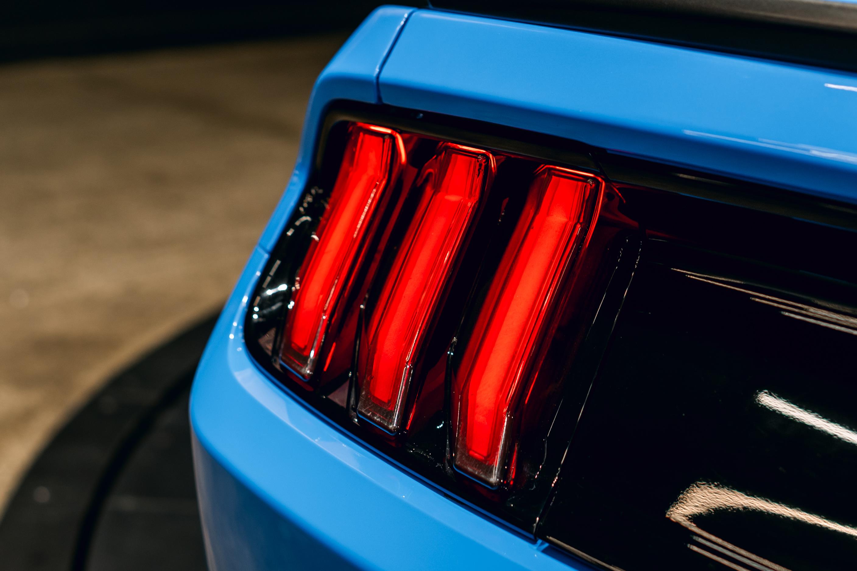 FORD MUSTANG