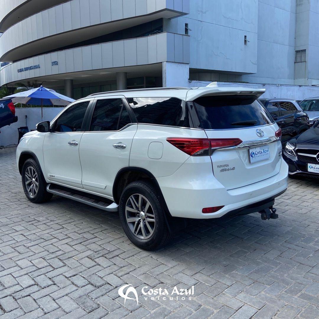 TOYOTA HILUX SW4