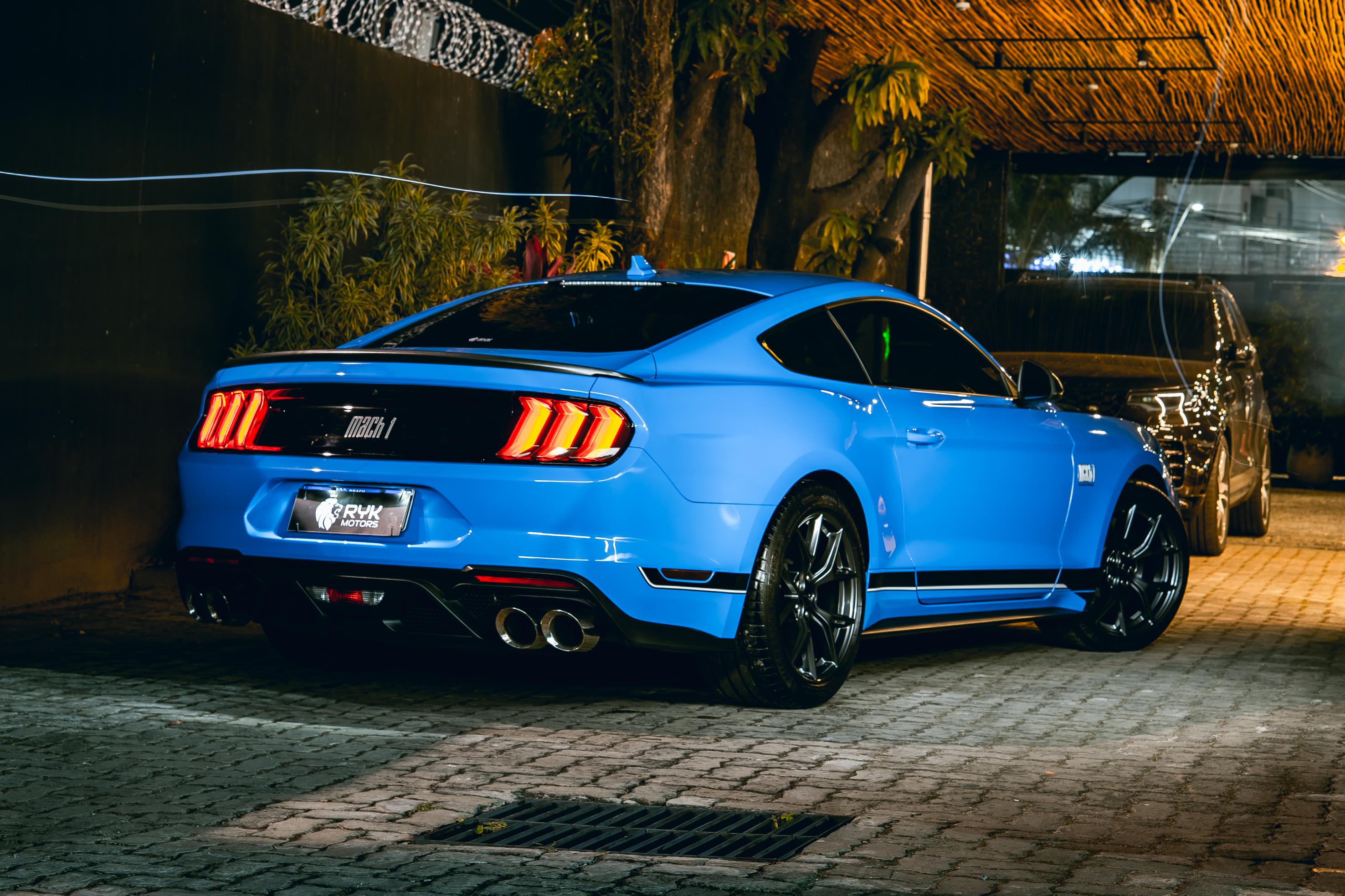 FORD MUSTANG