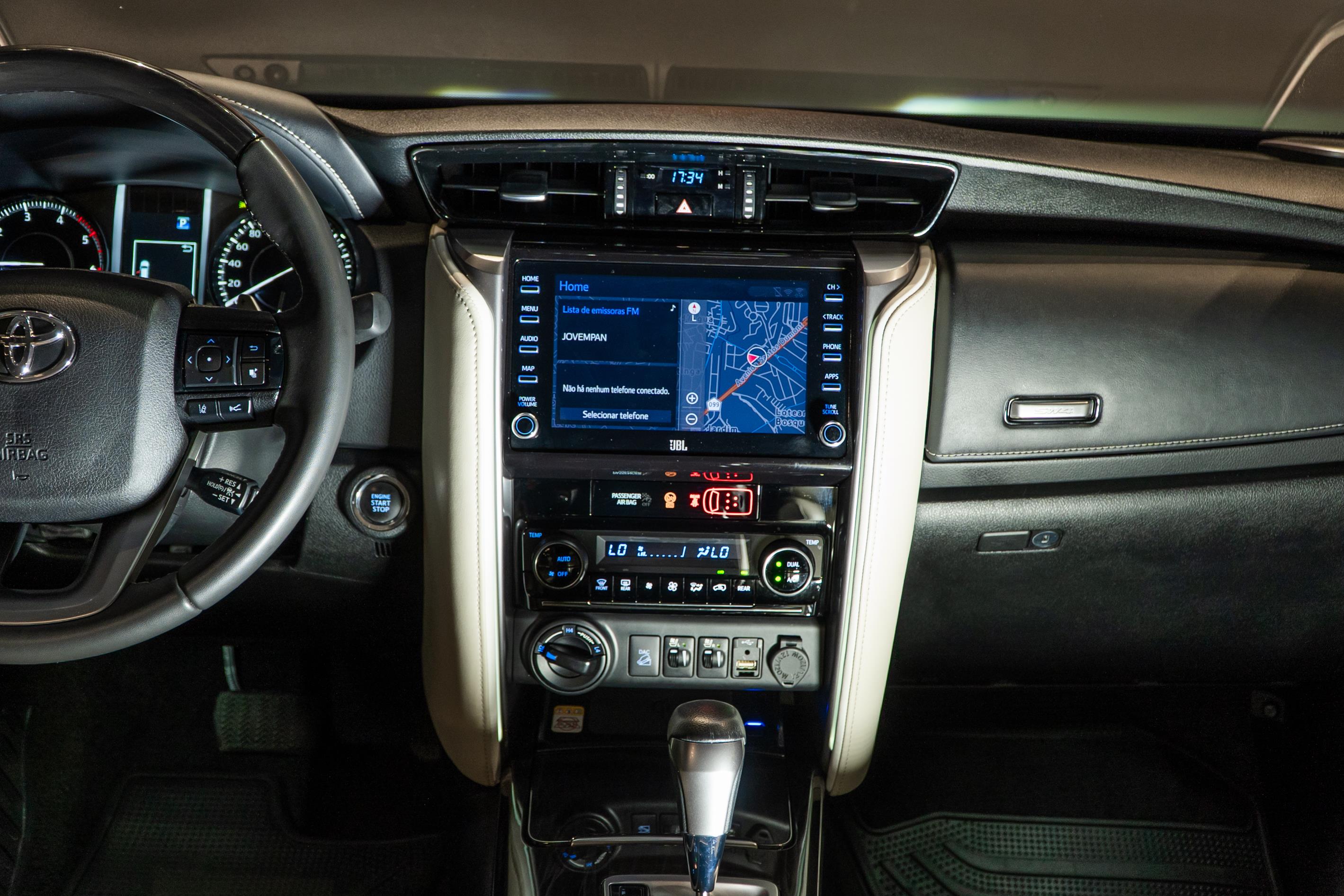 TOYOTA HILUX SW4