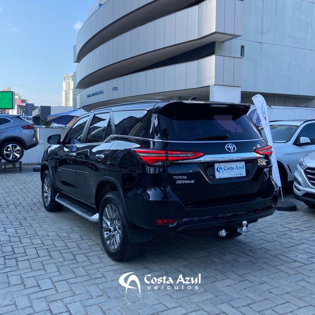 TOYOTA HILUX SW4