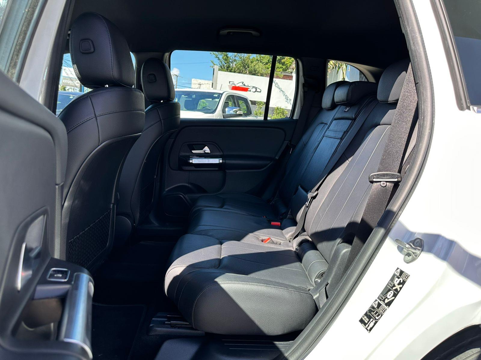 MERCEDES-BENZ GLB 200