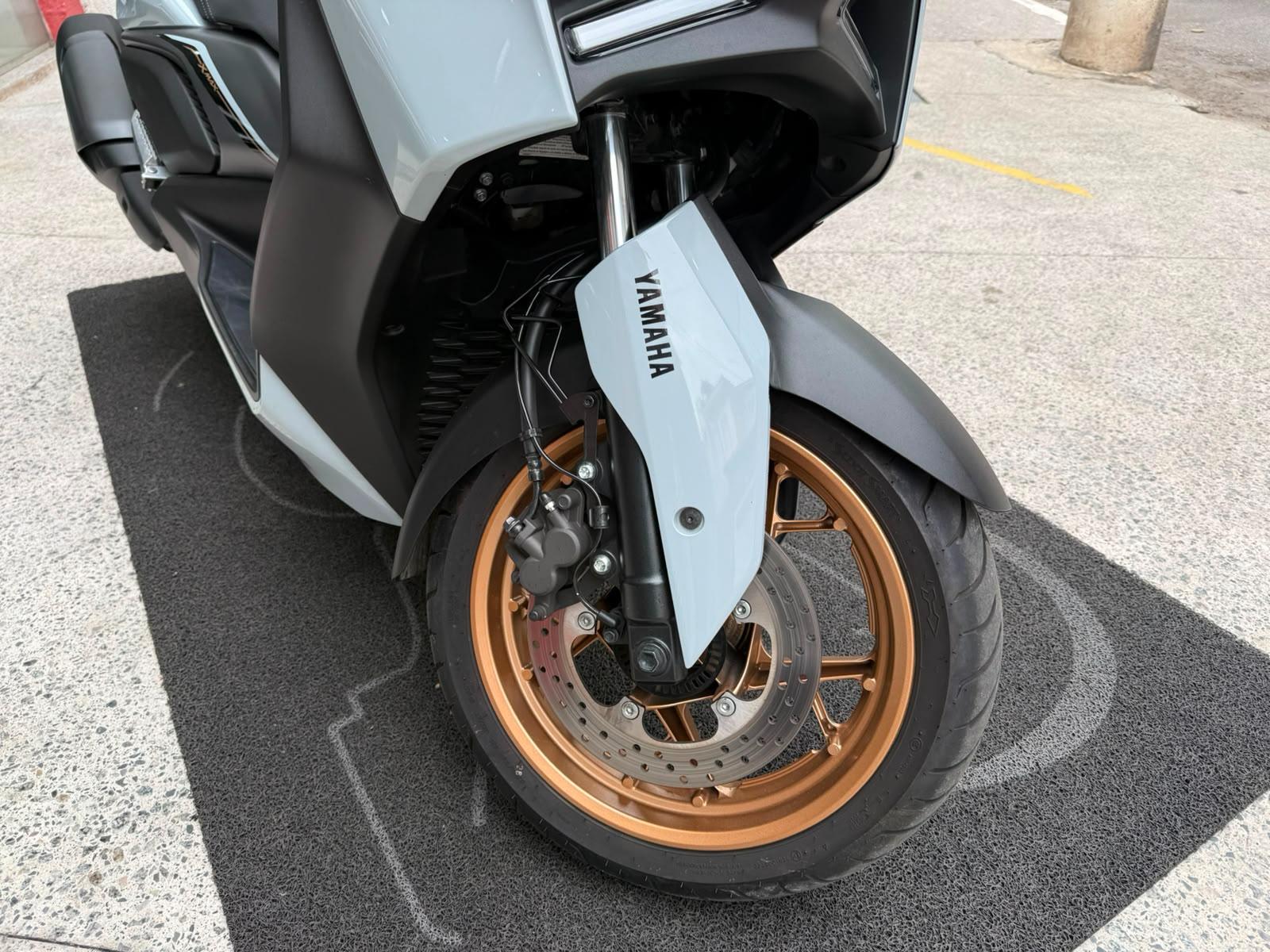 XMAX 300 CONNECTED ABS