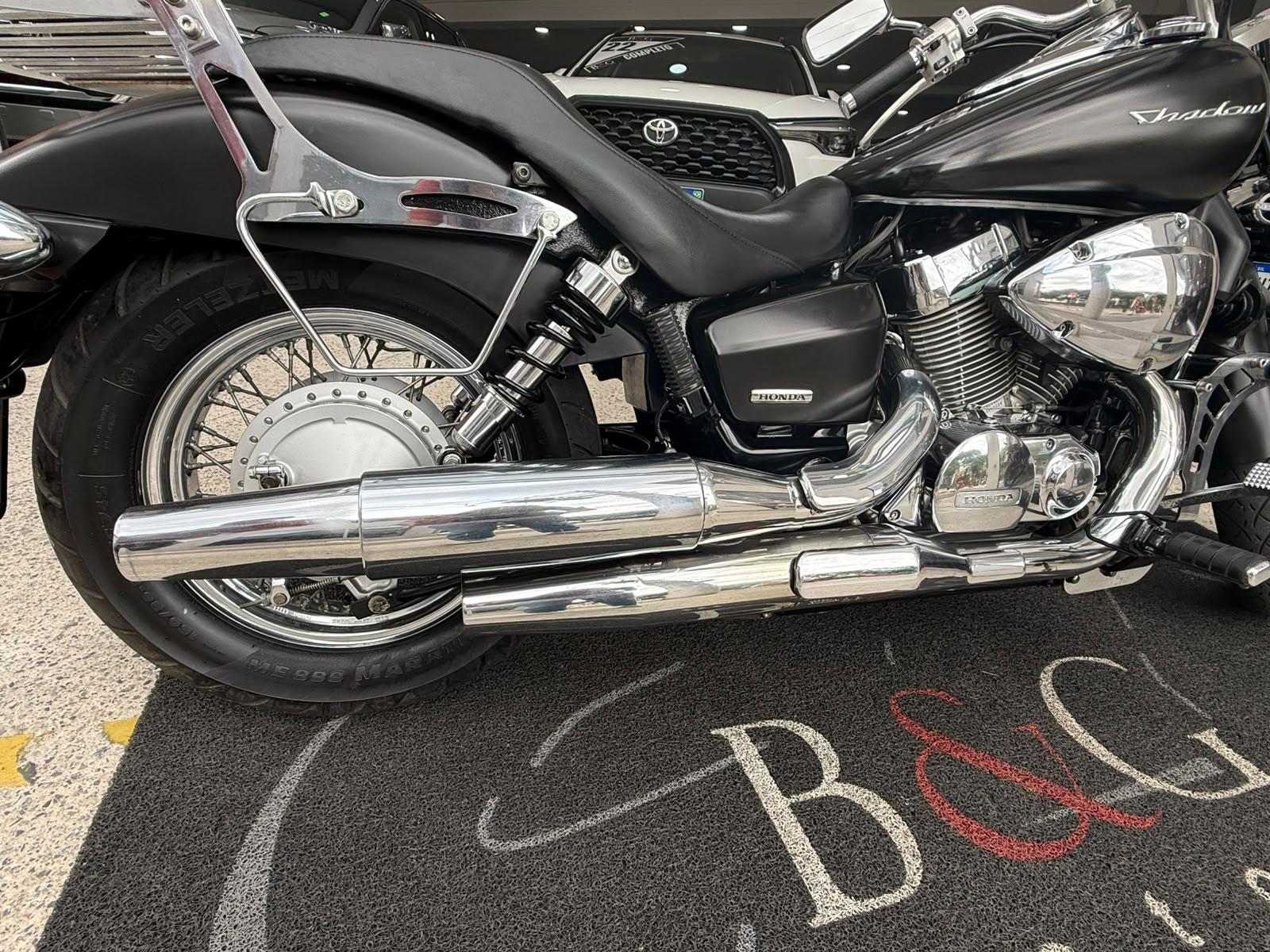 SHADOW 750