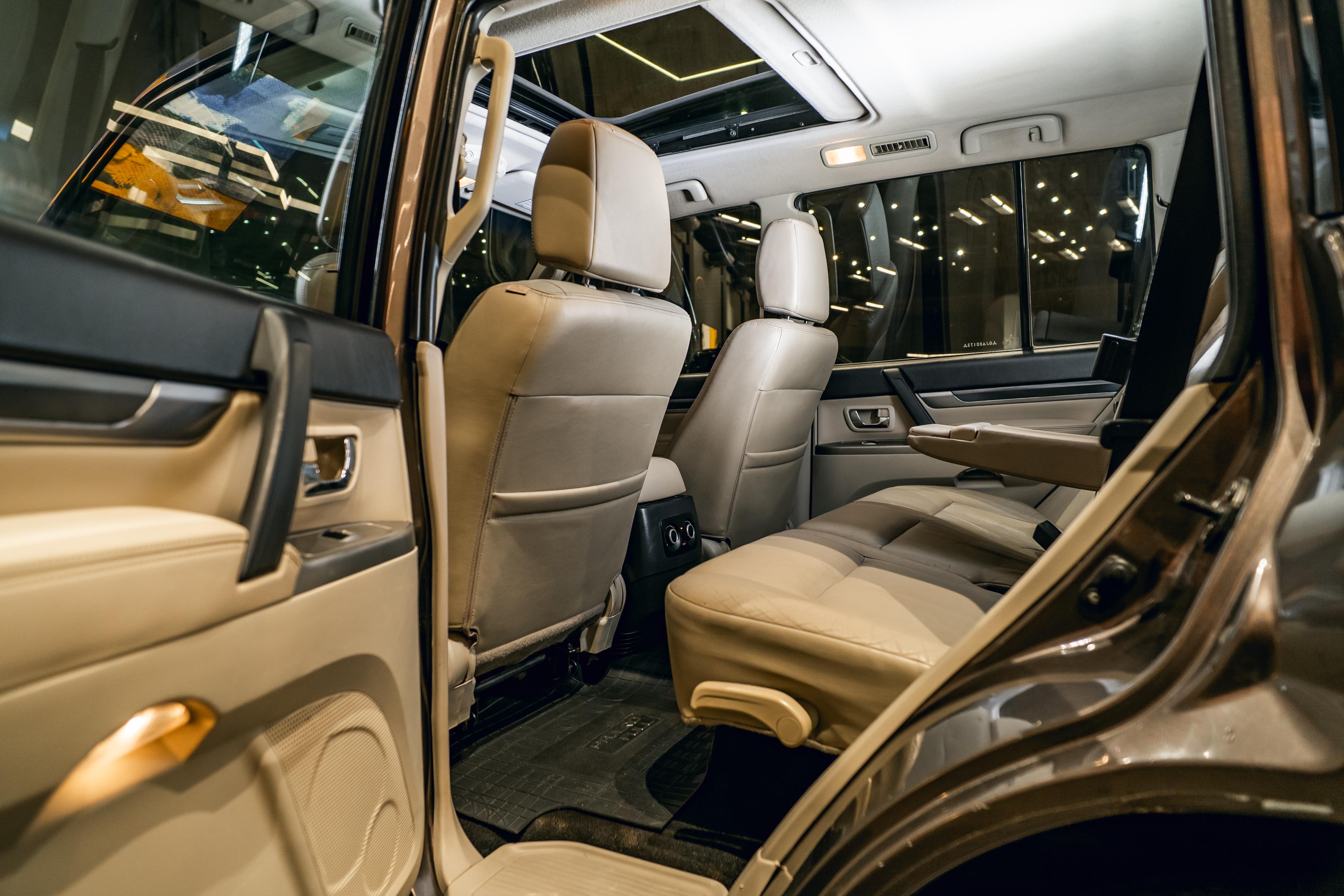 MITSUBISHI PAJERO FULL