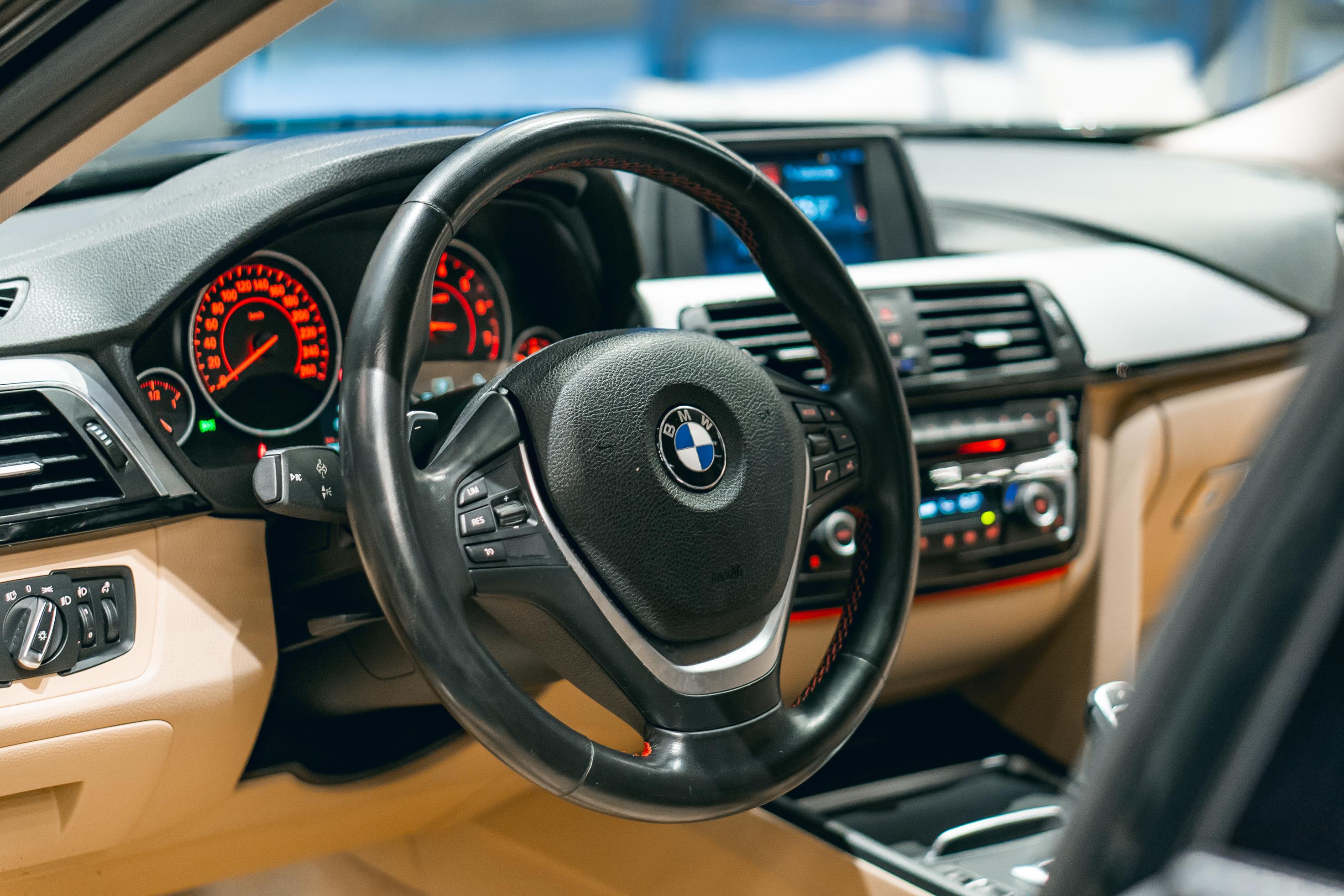BMW 320i