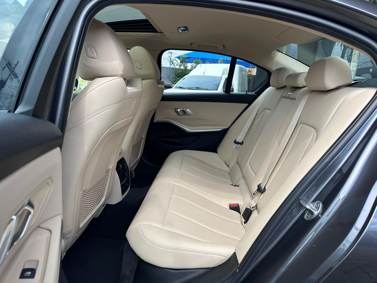 BMW 320i