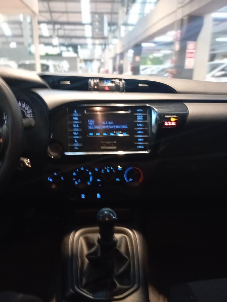 TOYOTA HILUX