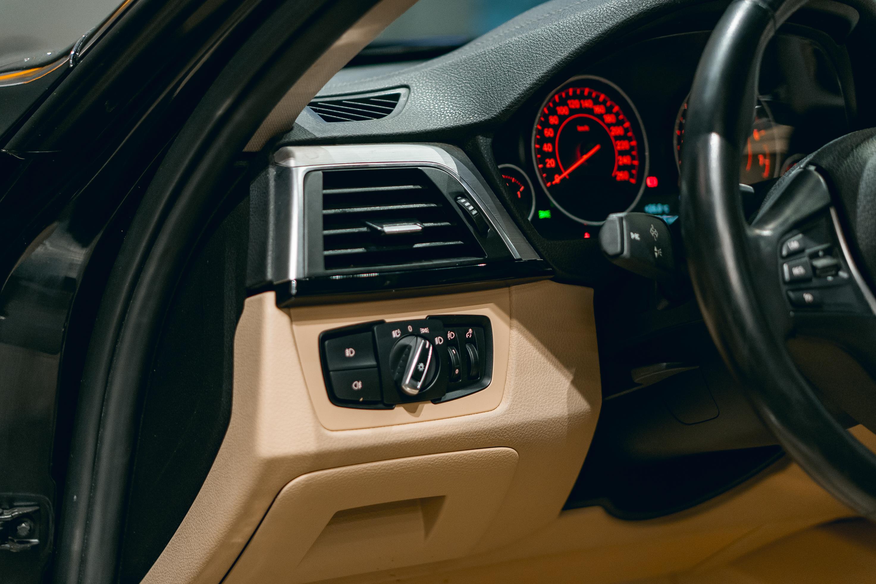 BMW 320i