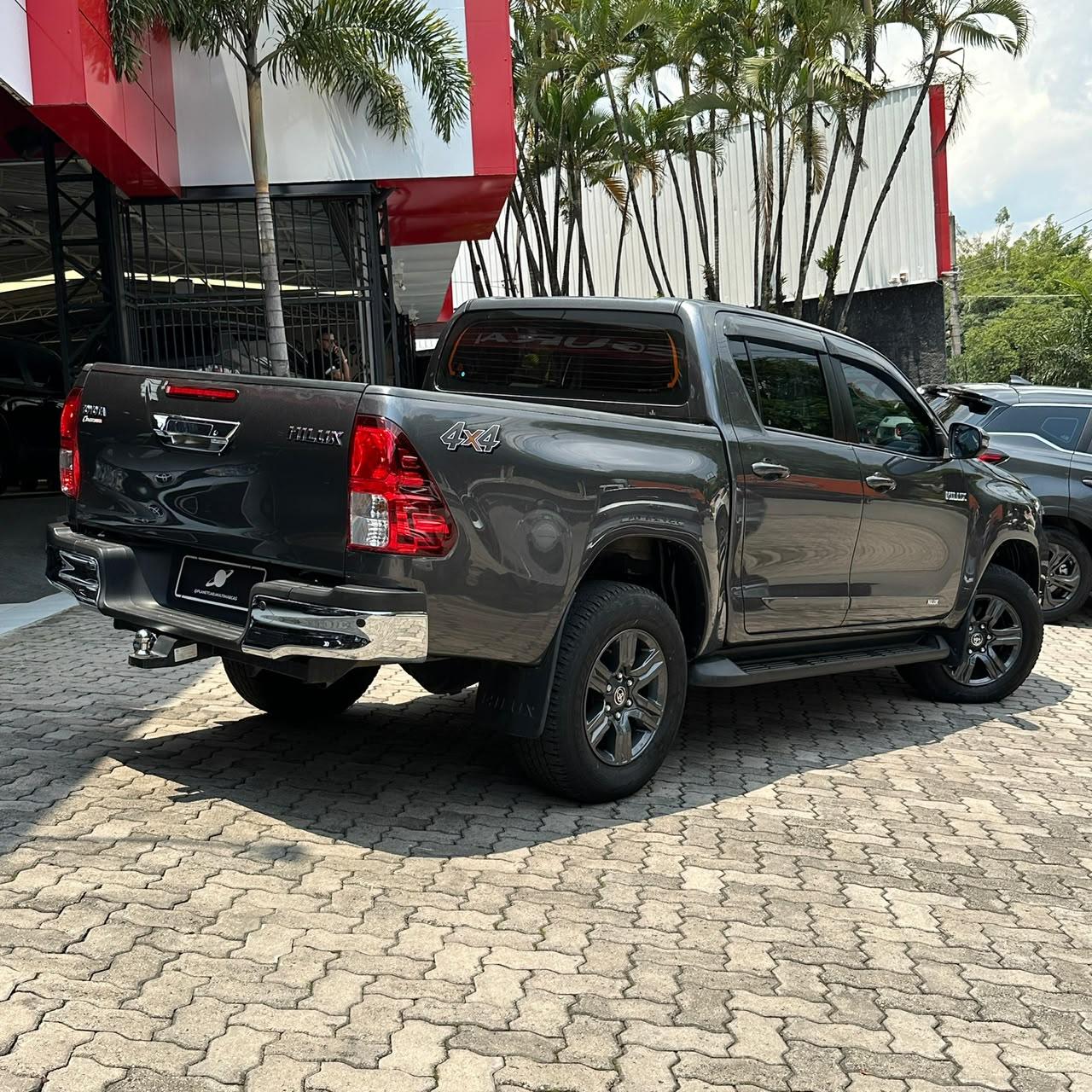 HILUX