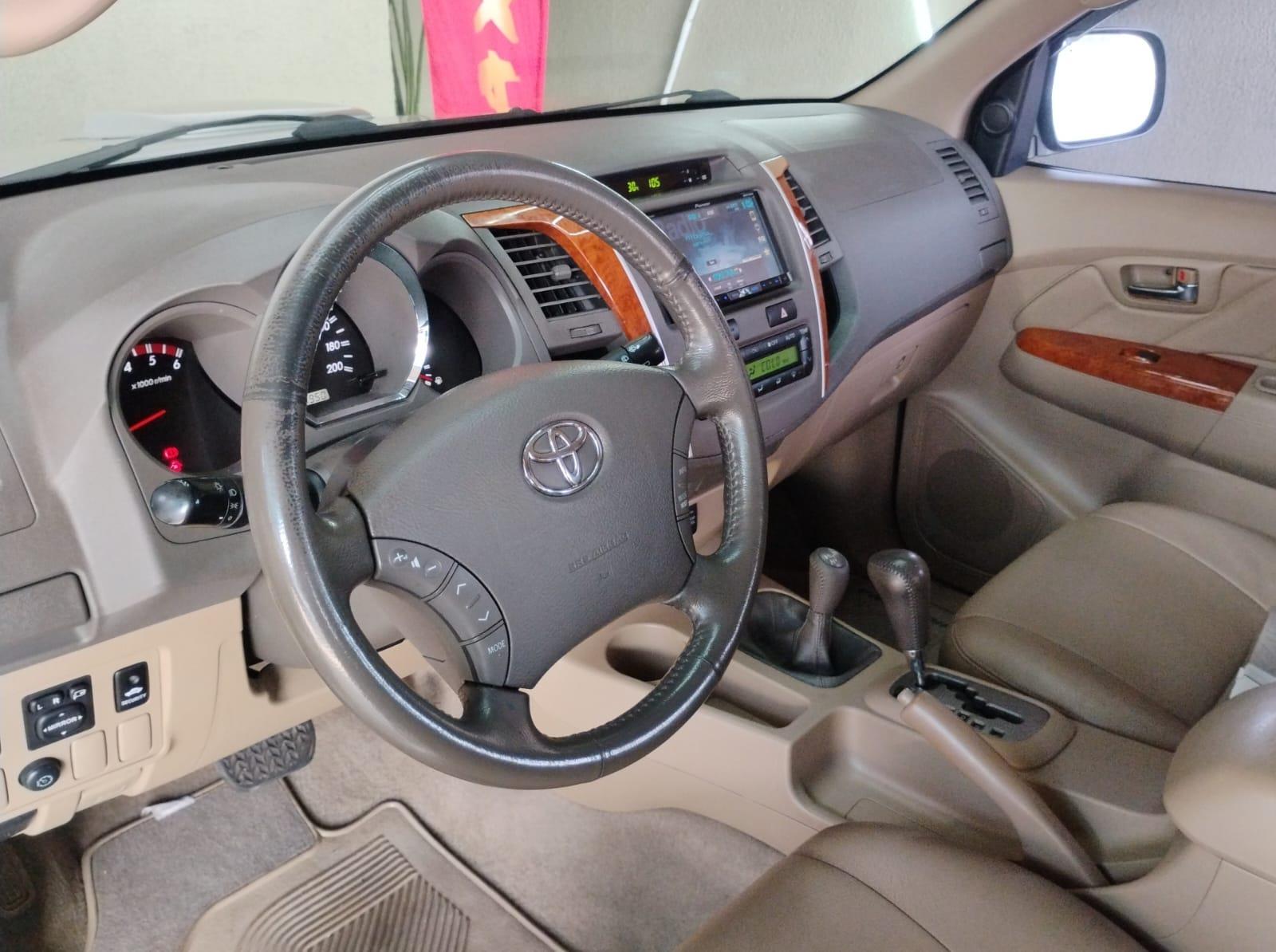 HILUX SW4
