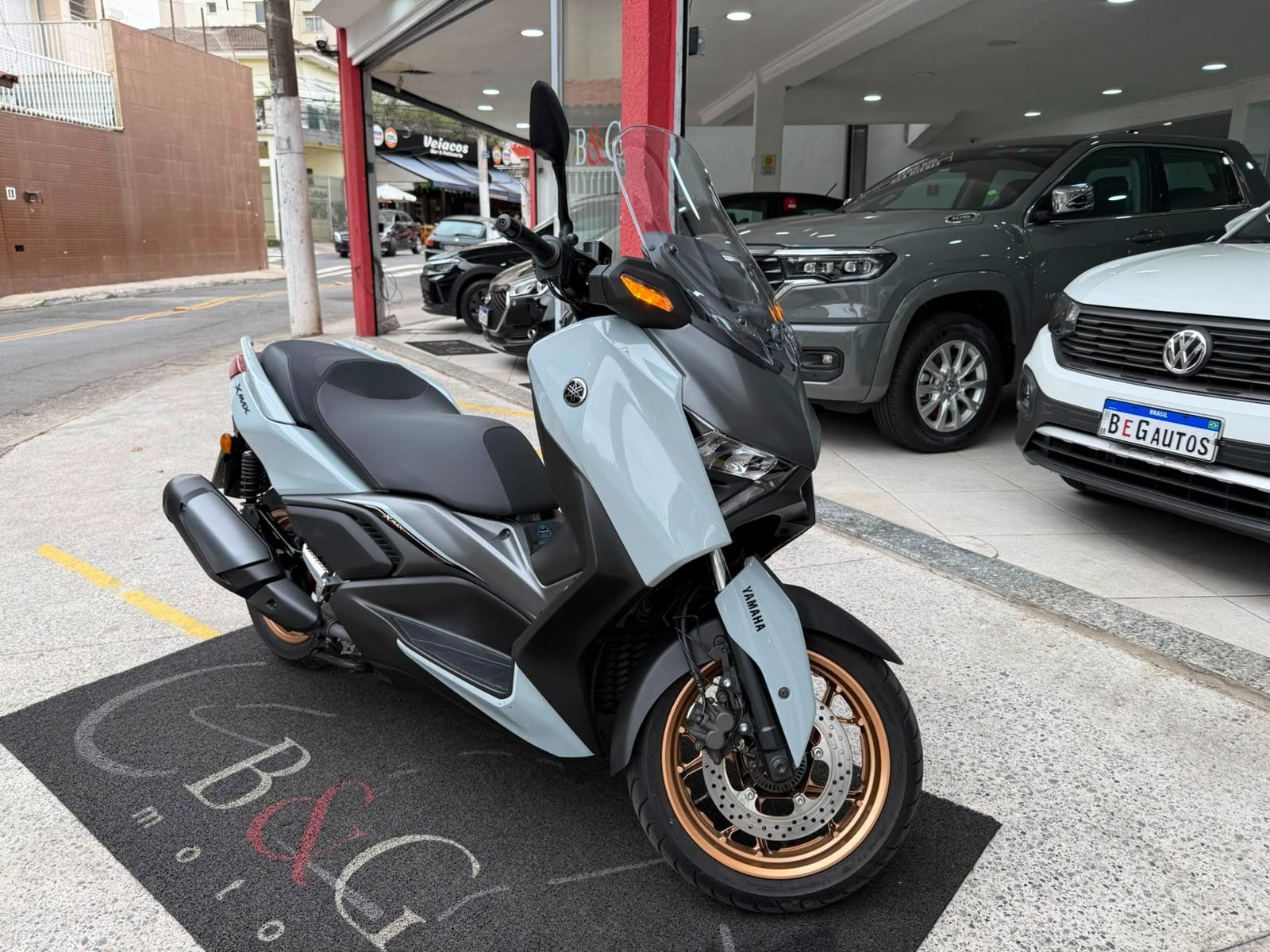 XMAX 300 CONNECTED ABS
