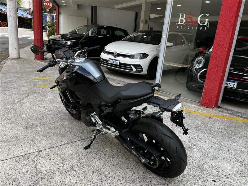F 900 R SPORT
