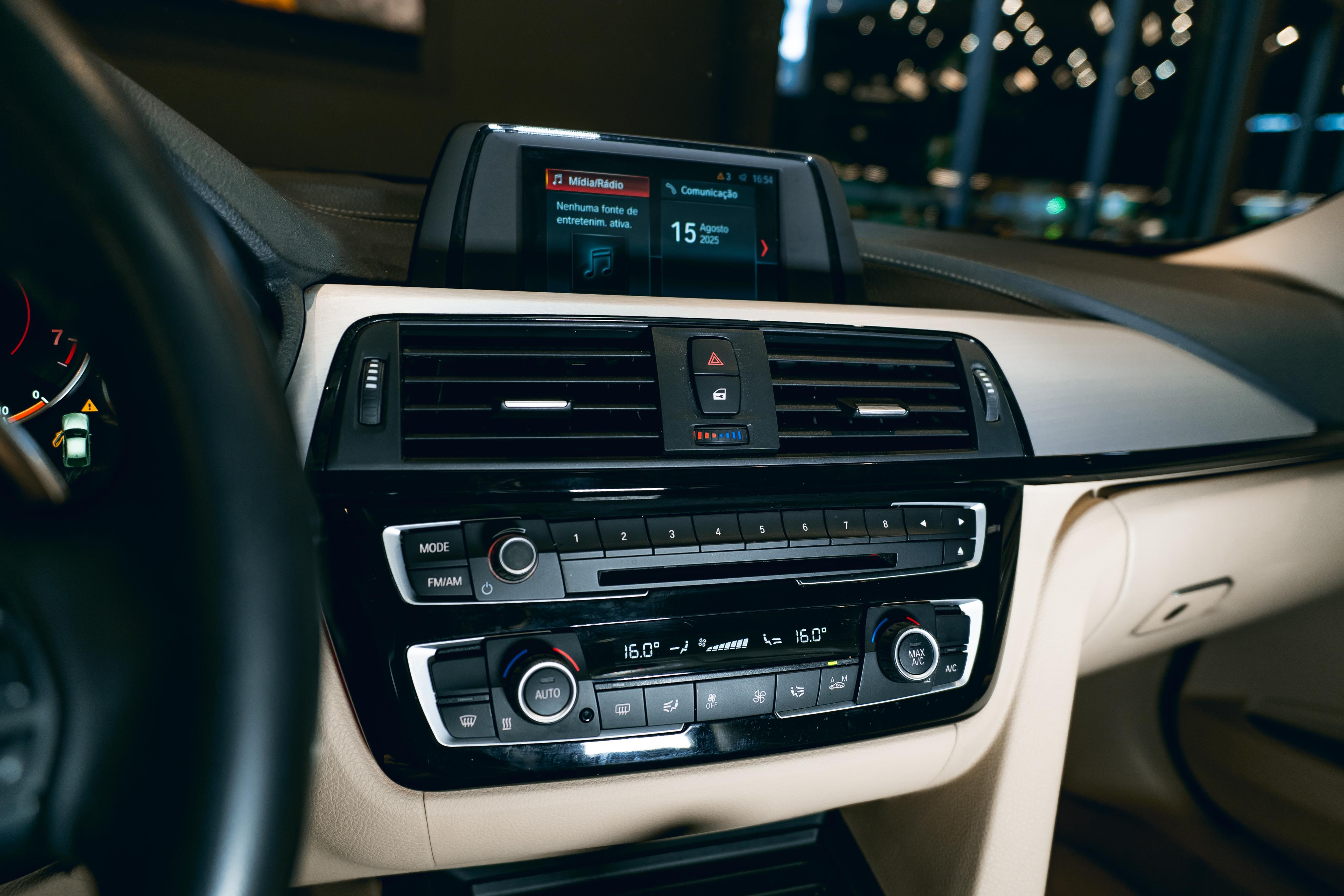 BMW 320i