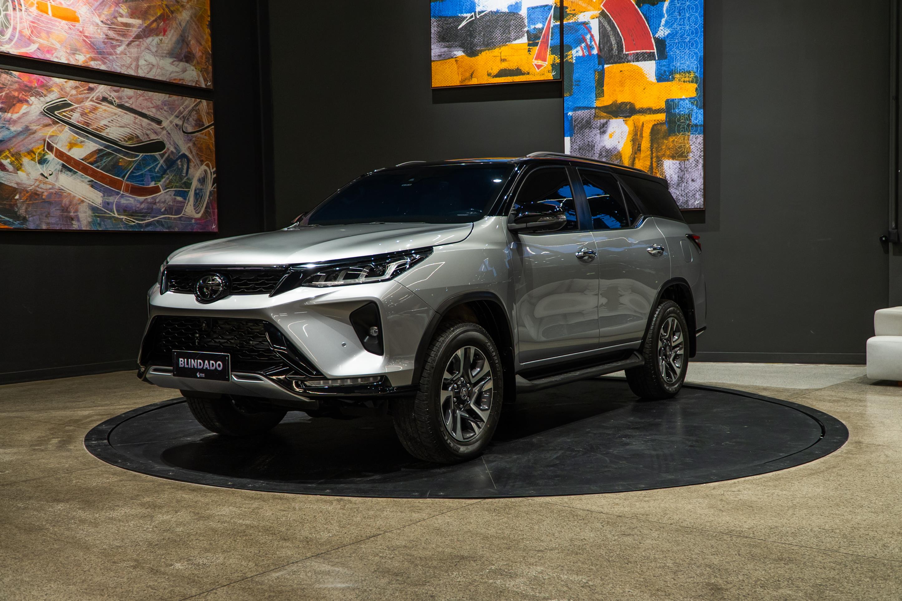 TOYOTA HILUX SW4