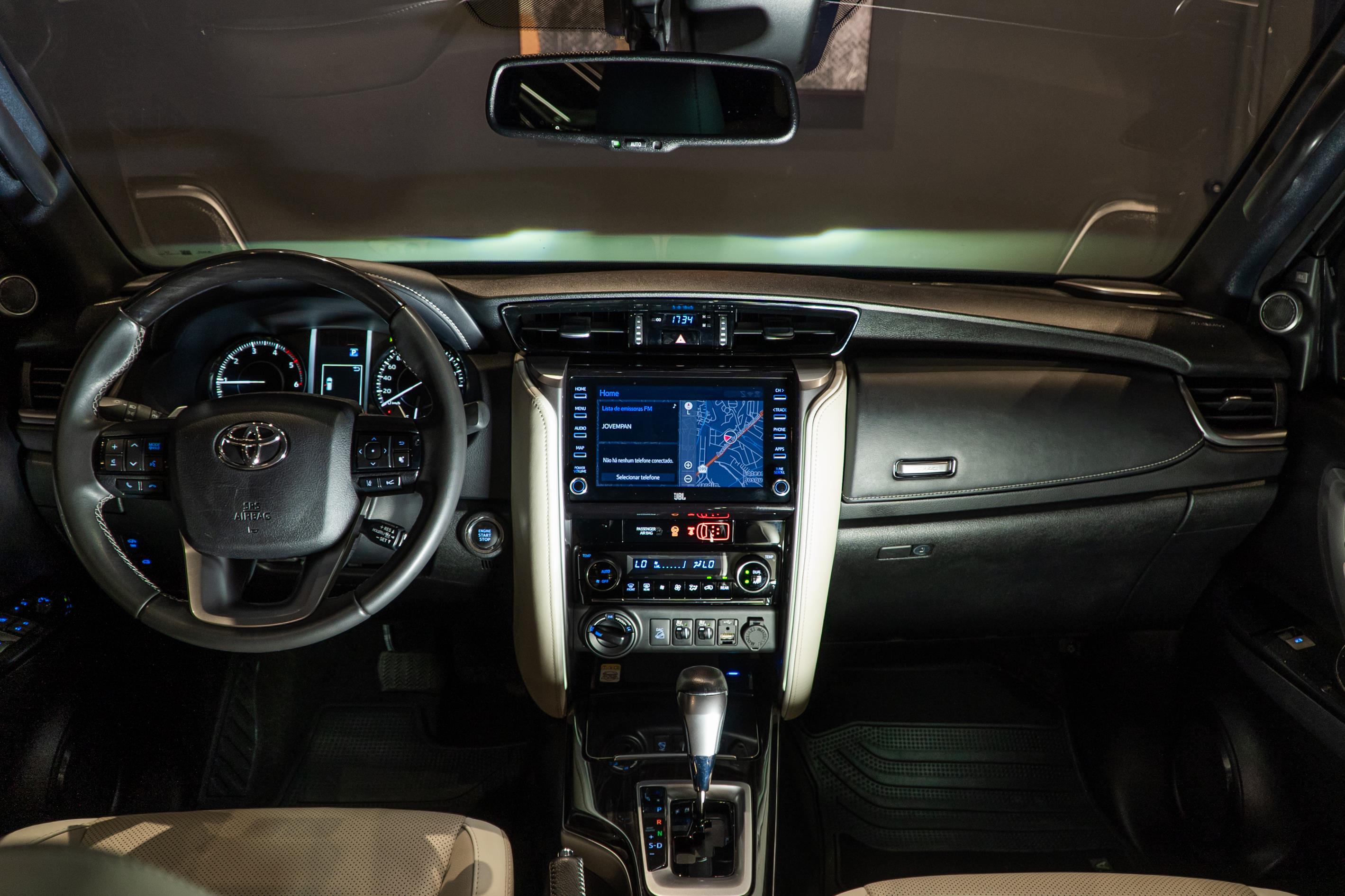 TOYOTA HILUX SW4