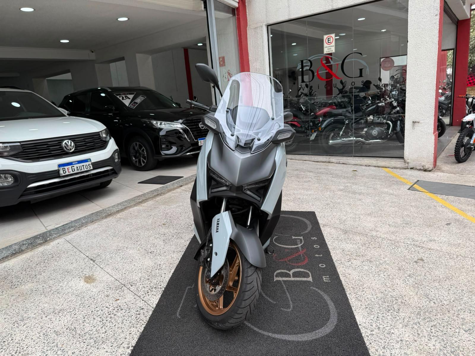 XMAX 300 CONNECTED ABS